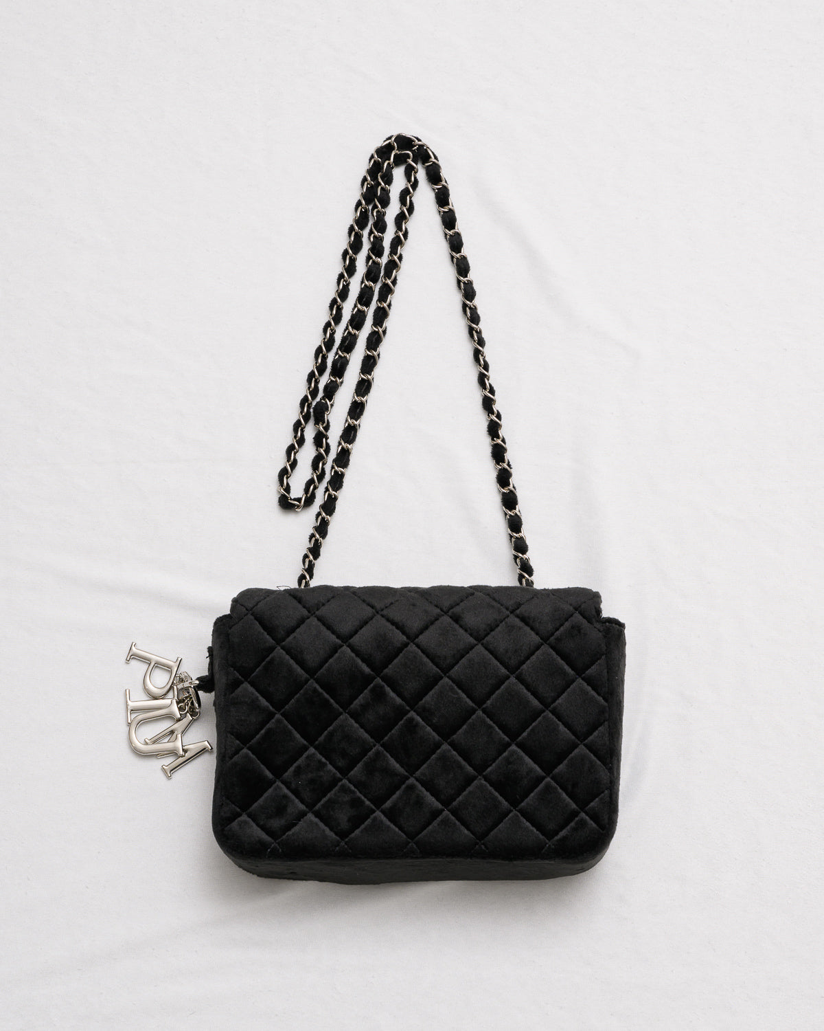 チャーム付きベロアキルティングミニショルダー – pium