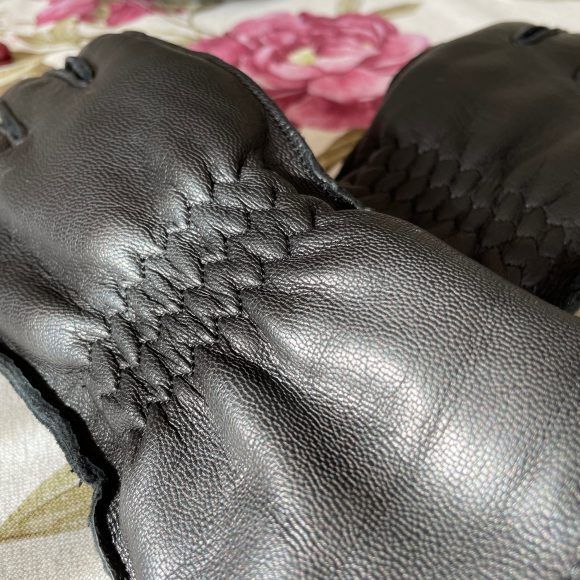 寒さに耐えきれず冬用のグローブ購入。初めてのKADOYAでシンプルなNKG