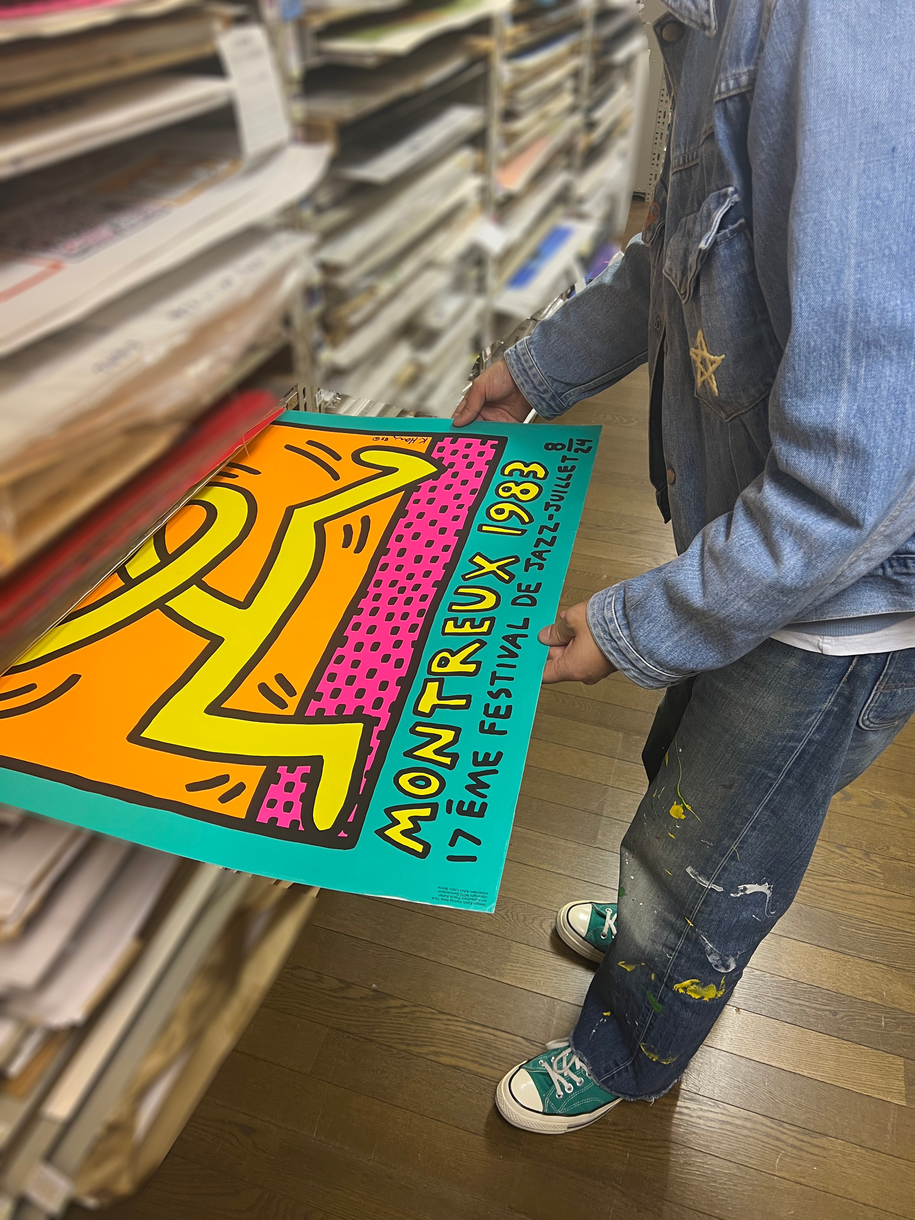 倉庫に眠る数十年前のヴィンテージ・ポスター。| POP ART BANANAS