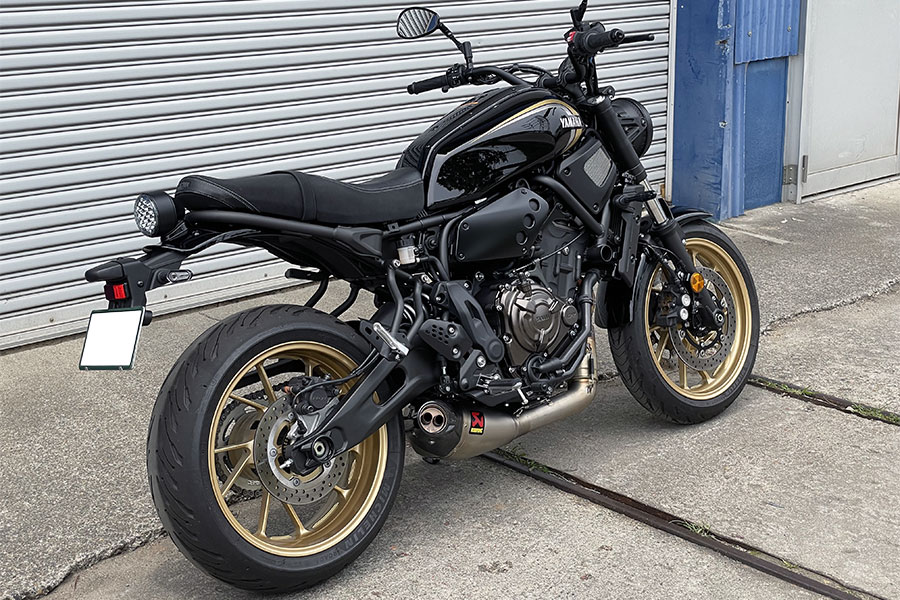 AKRAPOVIC】YAMAHA XSR700 22年モデル用アクラポビッチJMCAマフラーの