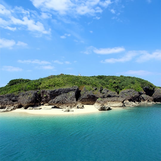 島全体が聖地の神の島「 久高島 」をご紹介 - 沖縄の貸切バス・貸切