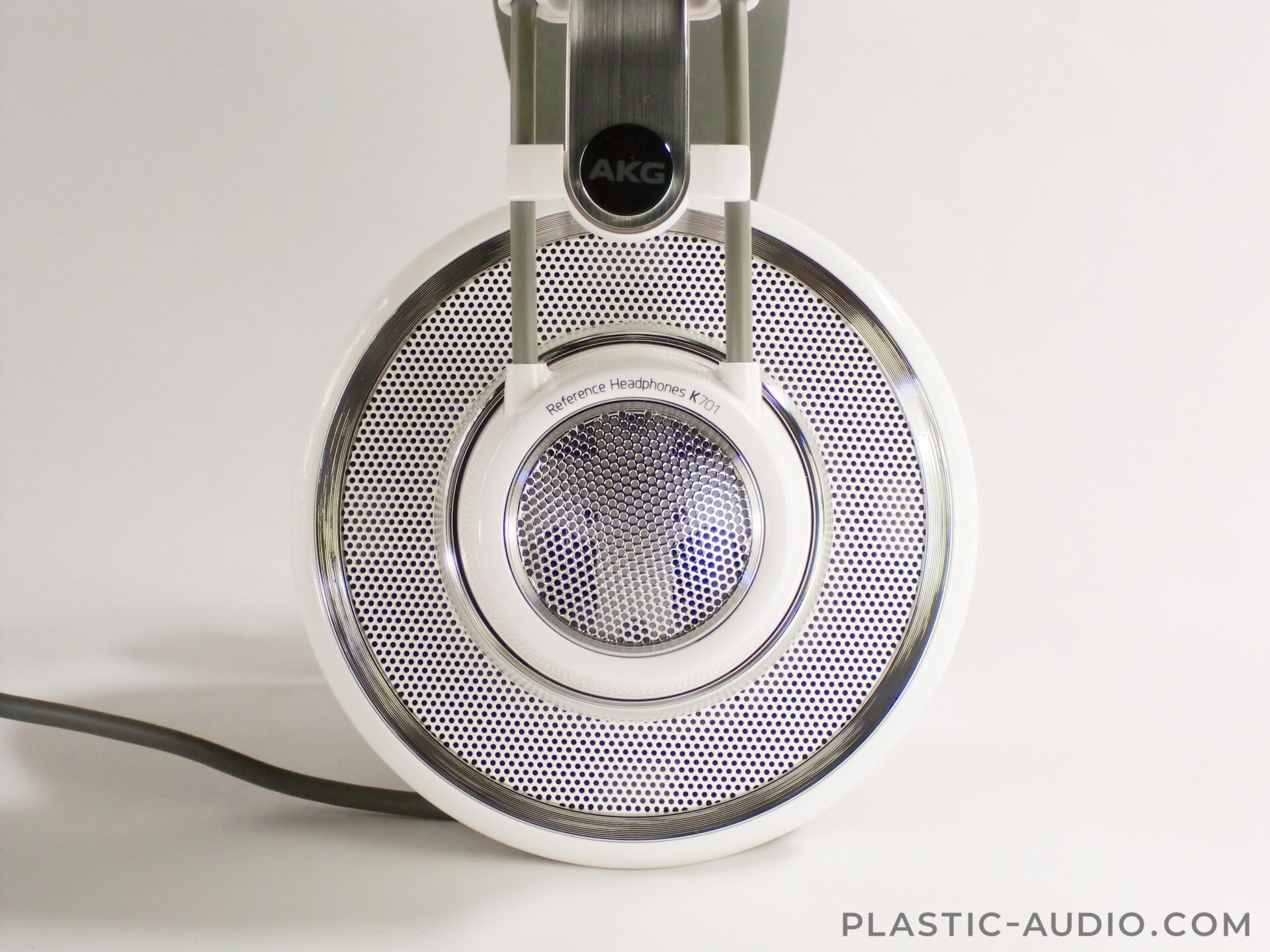 AKG K701のレビュー：ヘッドホン界の至宝と言ってもよい。 | Plastic Audio
