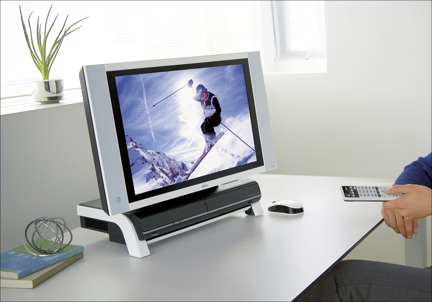 FMV-DESKPOWERシリーズ」のラインナップを一新 : 富士通