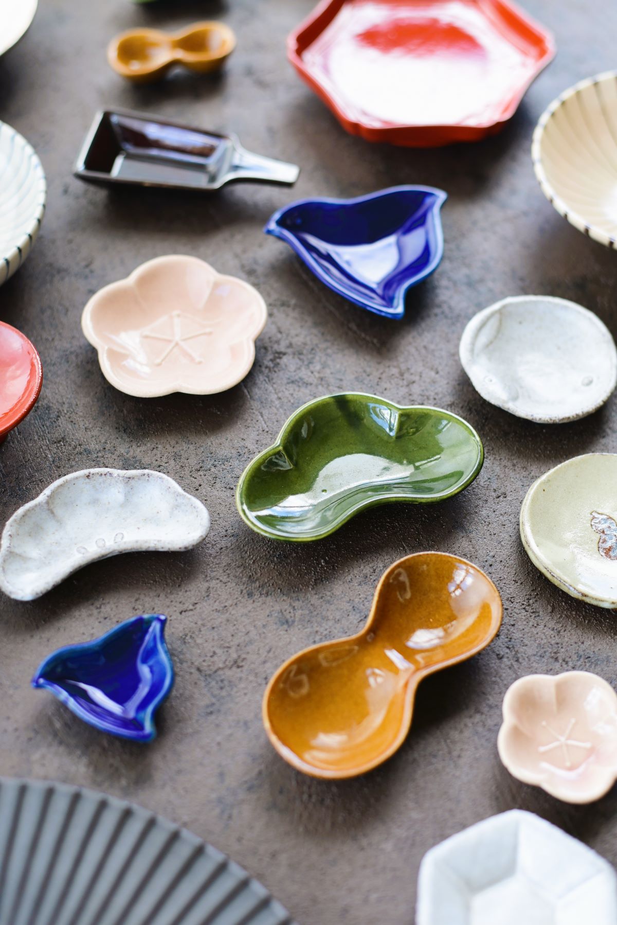 レコメンド :: 植物モチーフの器 :: 五種縁起皿(梅) - マルミツウェブ