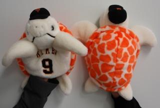 好評の「亀・くじらハンドパペット」 本日2日から予約販売開始 | 読売