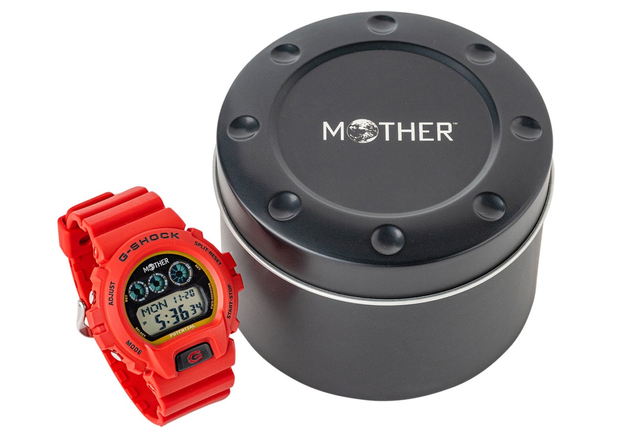 RPG『MOTHER』とG-SHOCKのコラボレーション第2弾は、マザーレッドのGW