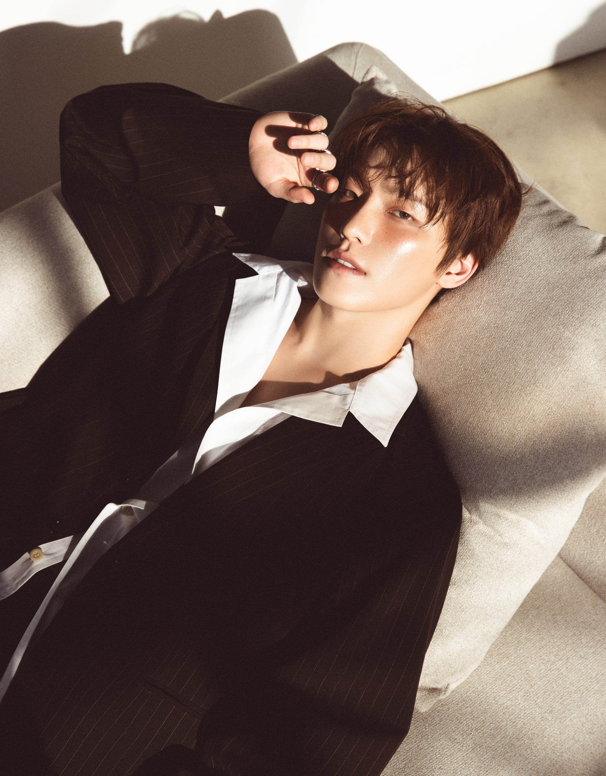 SEVENTEENのDINOが日本初ソロ表紙を飾る『CREA』2026春号（特別版）が3