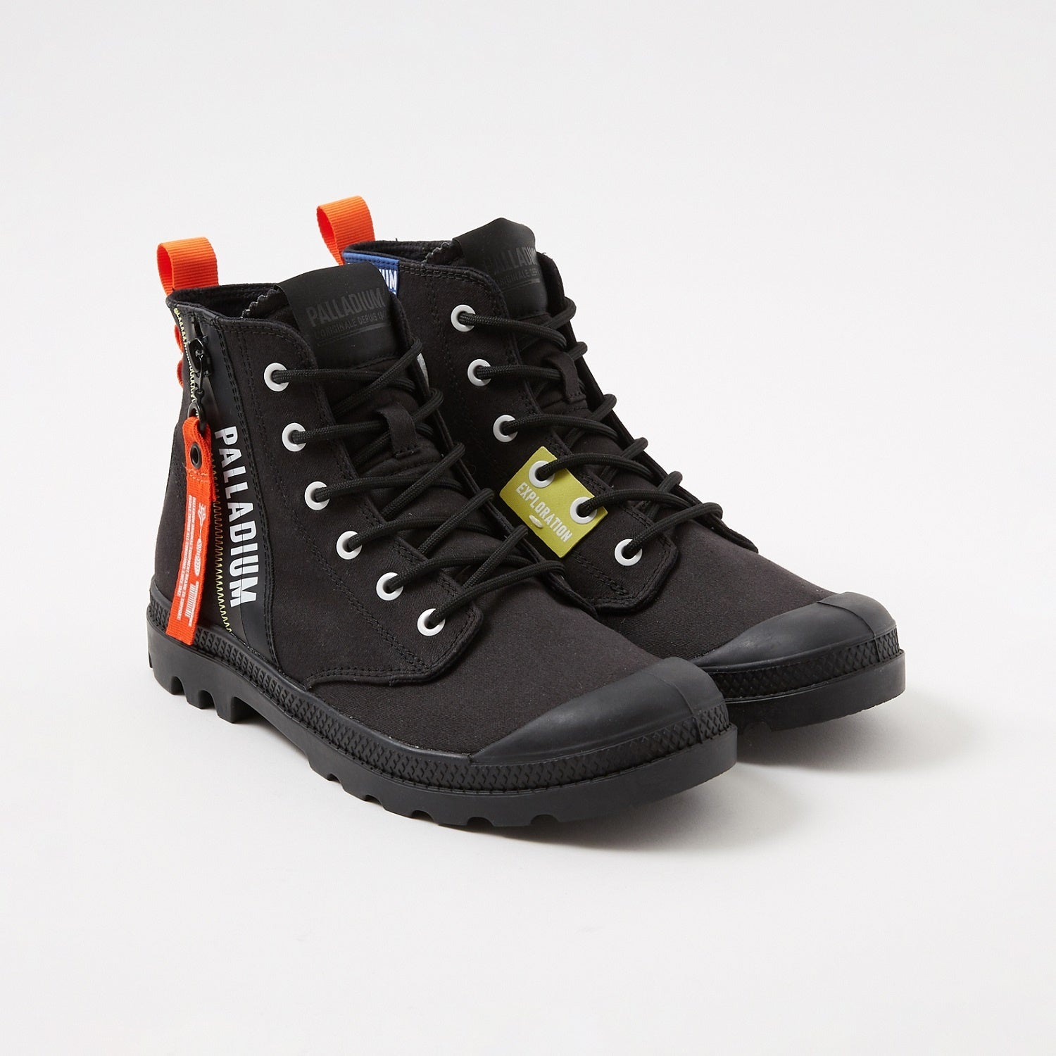 フランスのブーツブランド「パラディウム」から、オーバーラボシリーズ