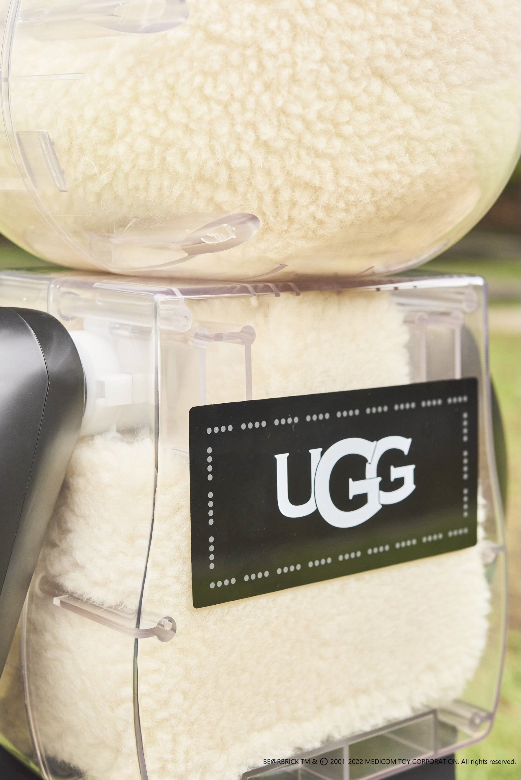 UGG@mosよりUGG「Classic Clear Mini」インスパイアデザインの「BE