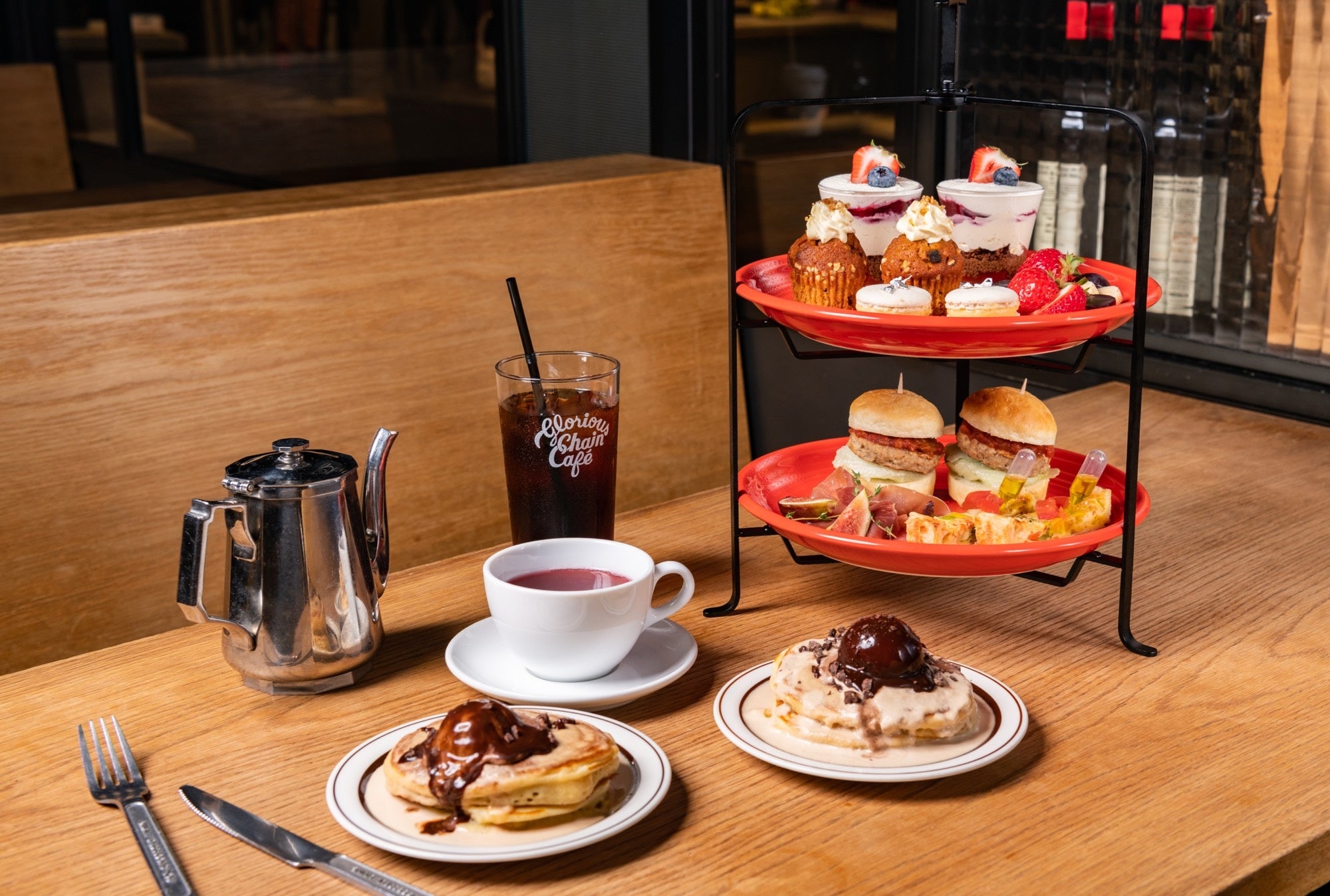 ライフスタイルブランドDIESELが手がけるグロリアスチェーンカフェに