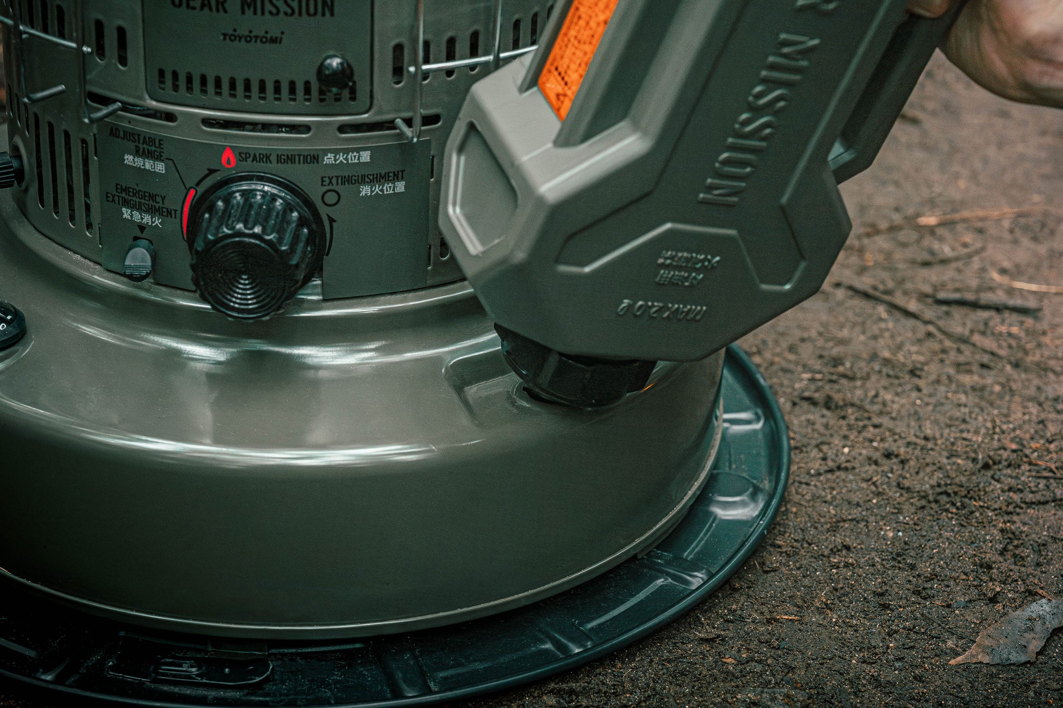 トヨトミのGEAR MISSIONシリーズから専用タンク、専用収納バッグ、焚火