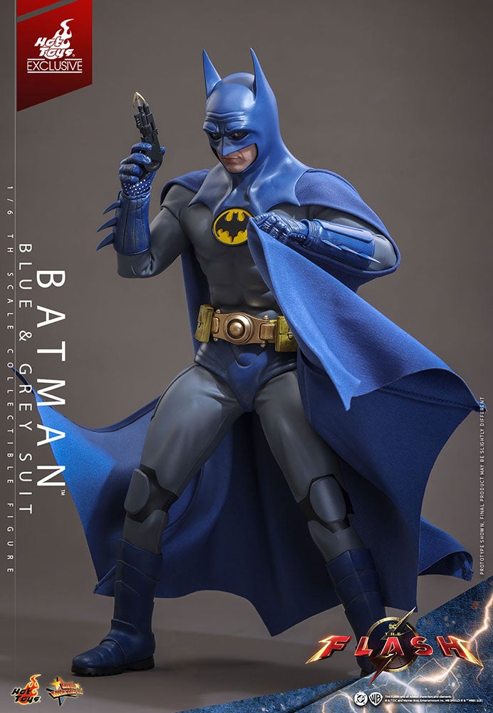 ザ・フラッシュ』で格納庫に保管されたバットマンのブルー＆グレー