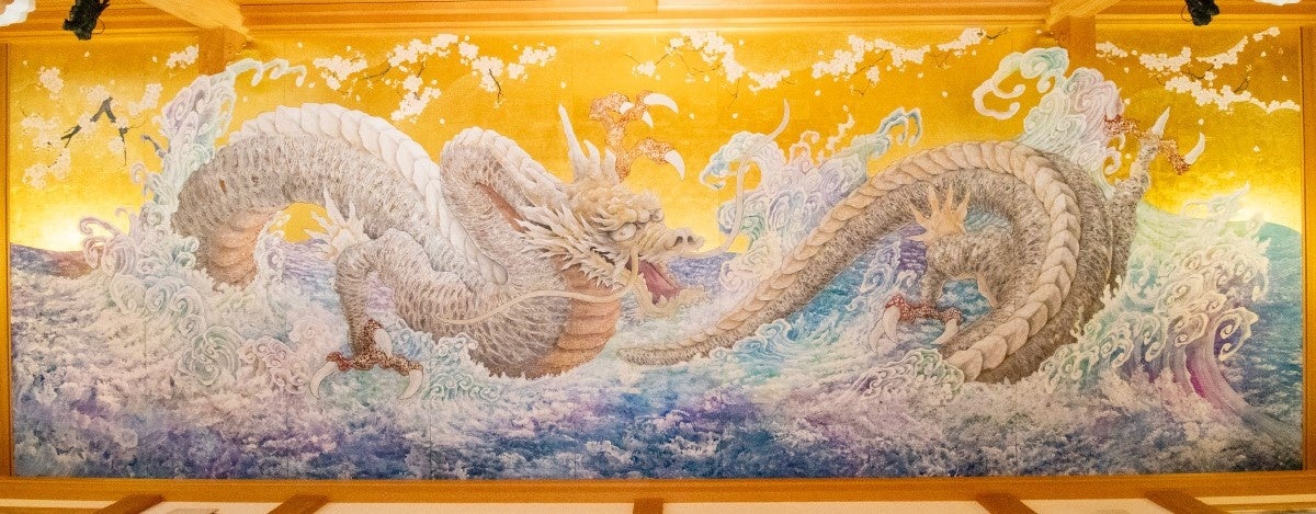 千葉県市川市“白龍と桜”が描かれた幅約8メートルの天井画限定公開