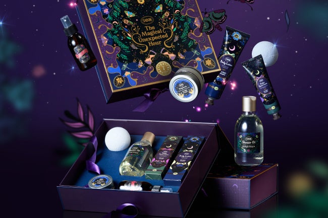 星影に花々が輝く、祝祭のイヴへ。真夜中に花開くきらめきに満ちた