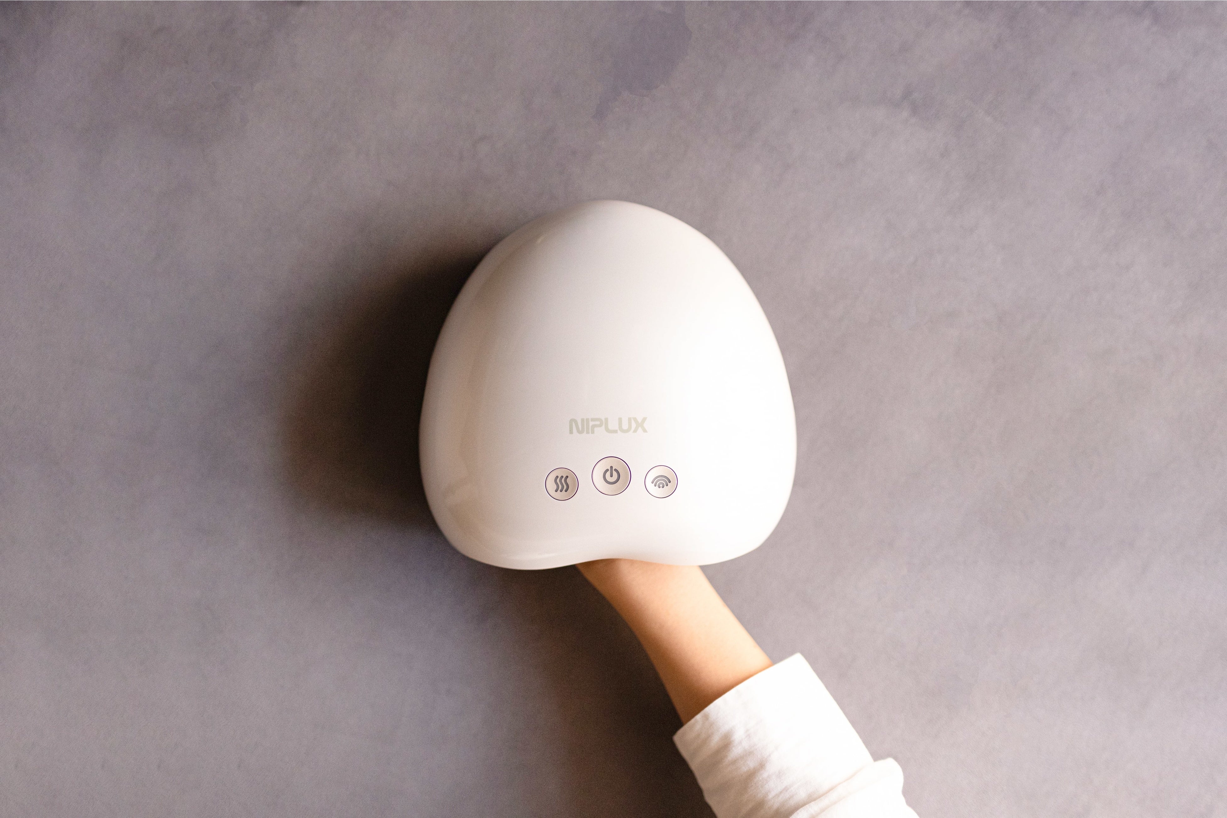 温熱×加圧でとろけるハンドケア。新商品『NIPLUX HAND MOMI』が発売