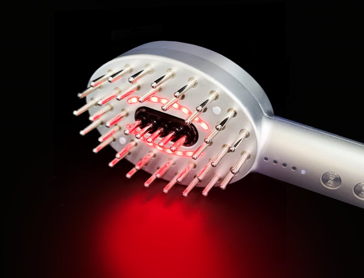 頭筋にアプローチして美顔リフトケア。ブラシ型美顔器「NIPLUX EMS