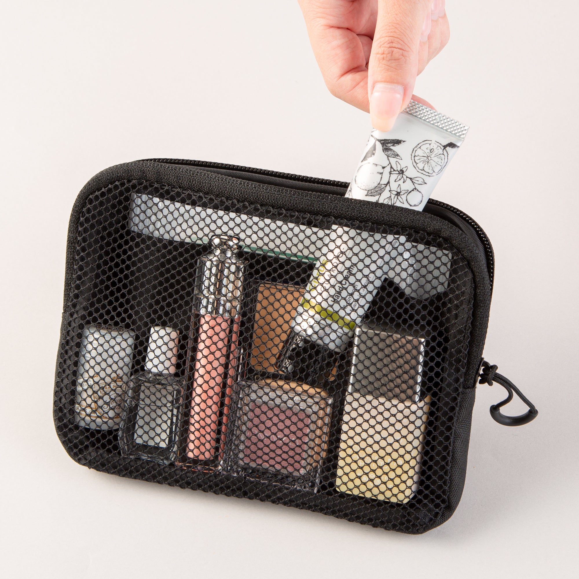 コスメからモバイルバッテリーまで！ニトリの新ポーチシリーズ登場