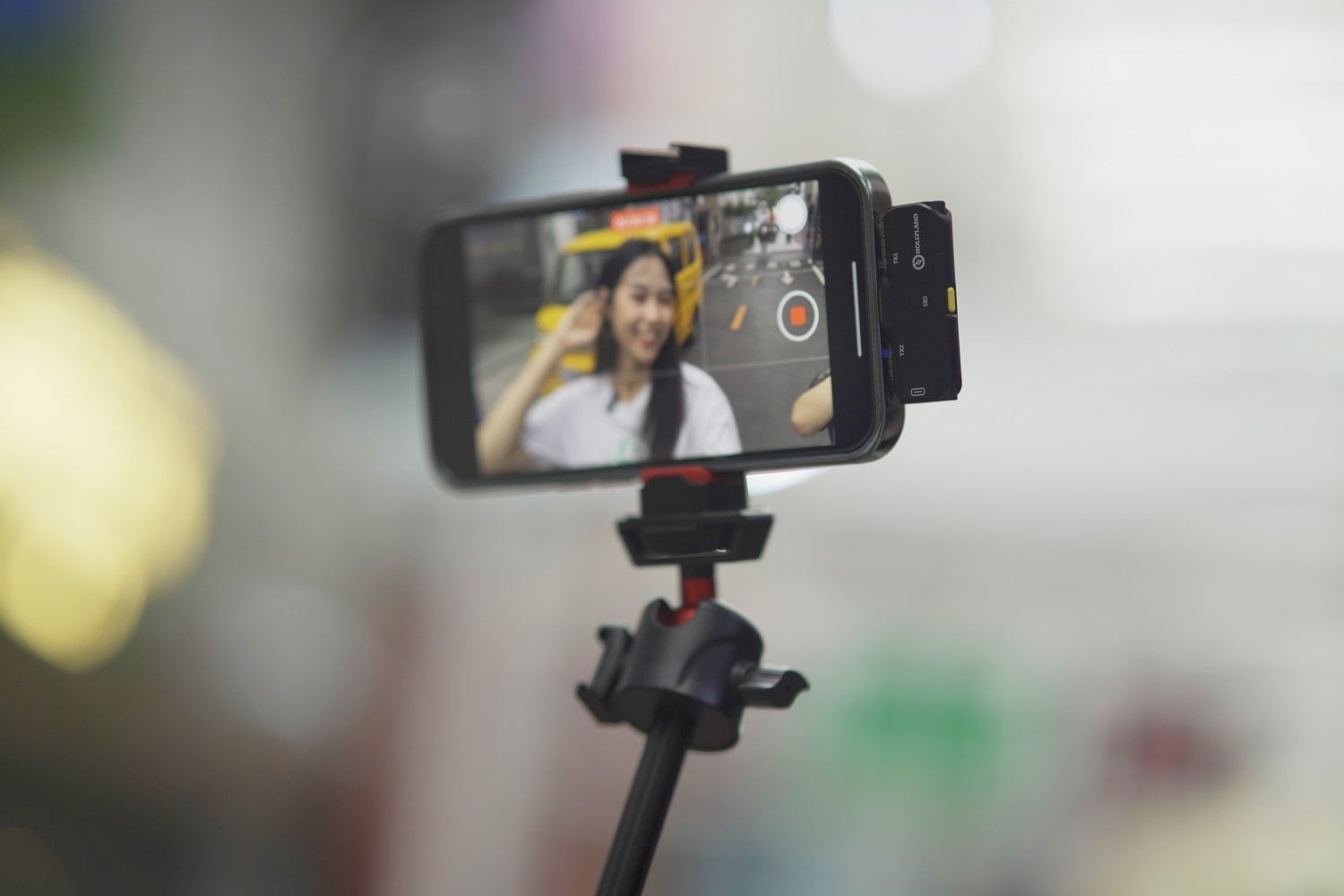 プラグインで録音できるiPhone・Android向けワイヤレスマイクシステム