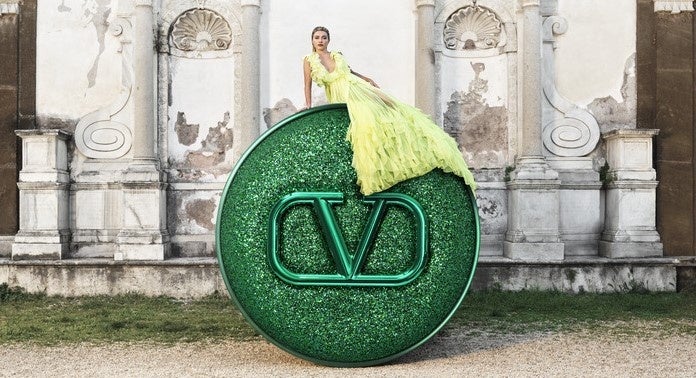 ヴァレンティノ ビューティより、人気アイテムをグリーンのカラーで