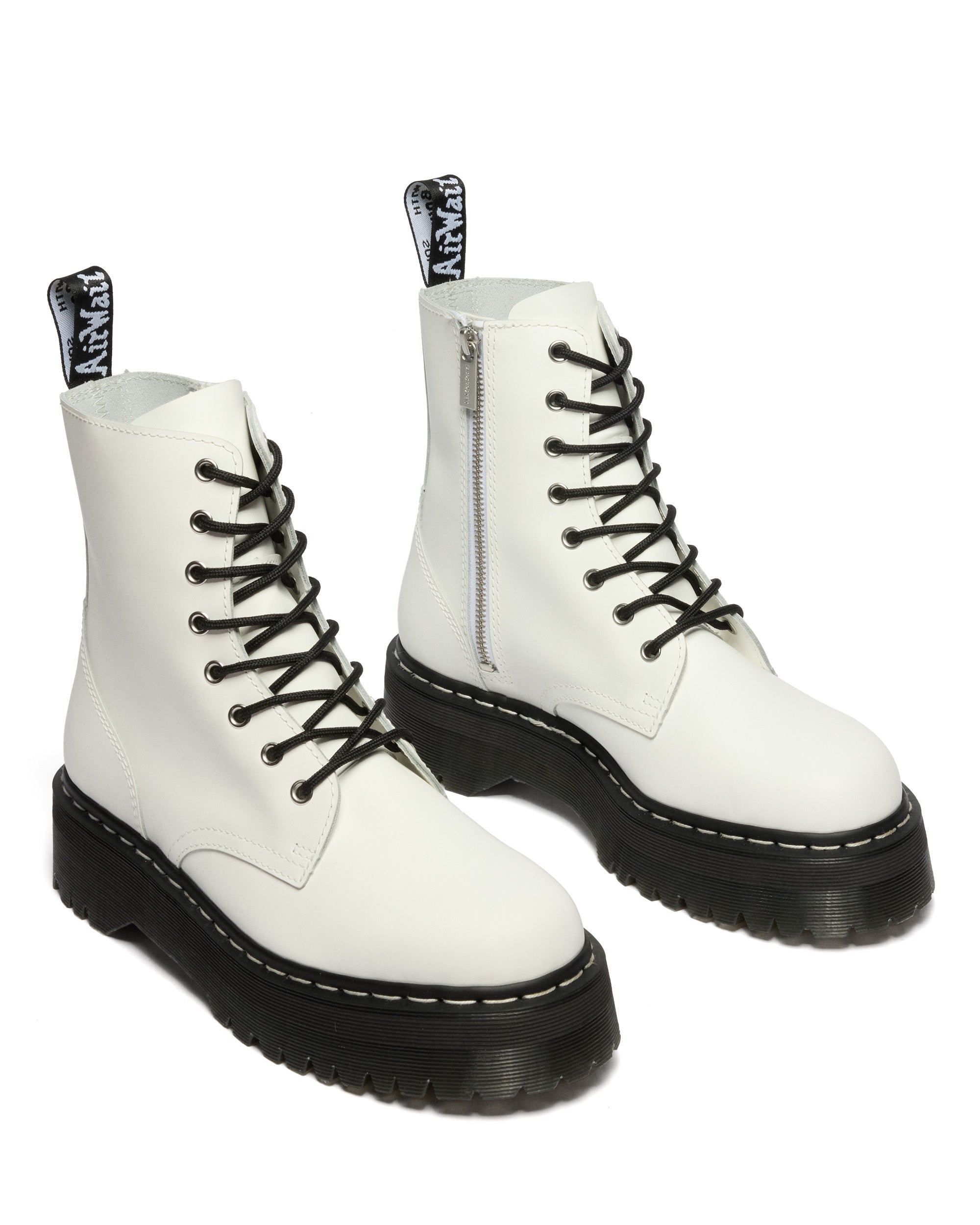 DR. MARTENSより春の最新コレクション“THE DOUBLE STITCH”と 日本限定