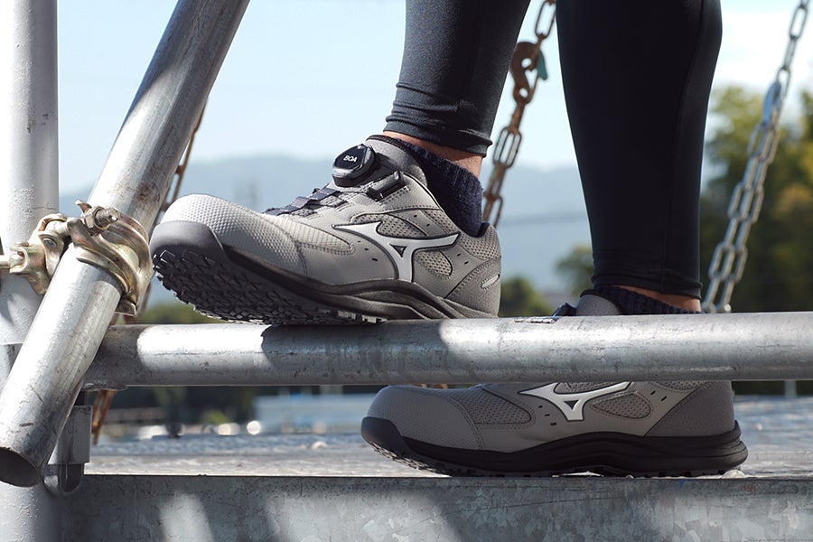 空山基」がデザインする「Mizuno」のフラッグシップモデル第二弾「WAVE