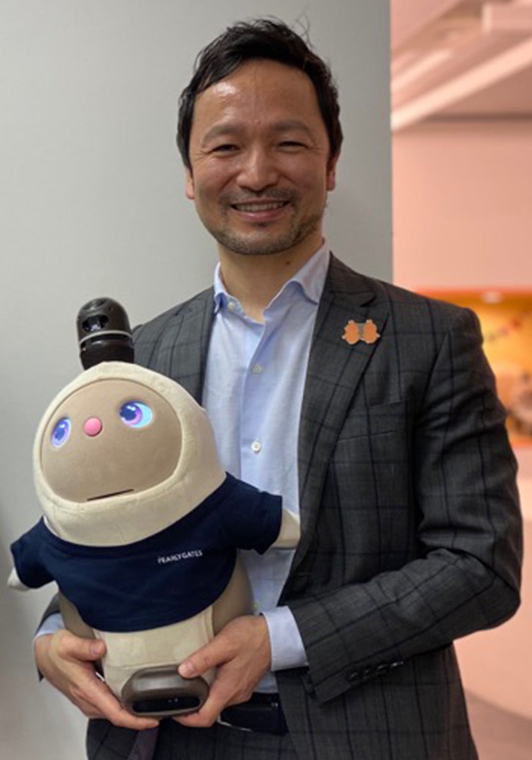 家族型ロボット「LOVOT」との異業種コラボを発表！ゴルフアパレル