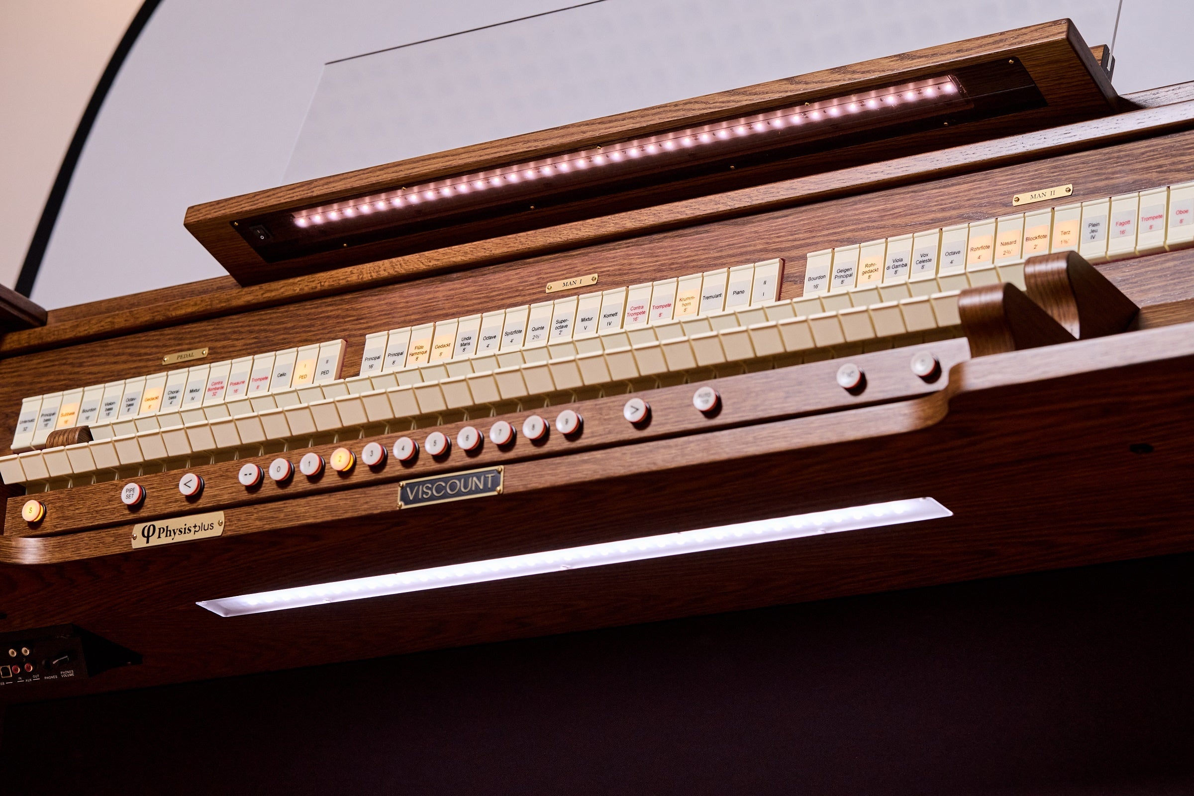 バイカウント クラシックオルガン「Majesty」シリーズ | 株式会社