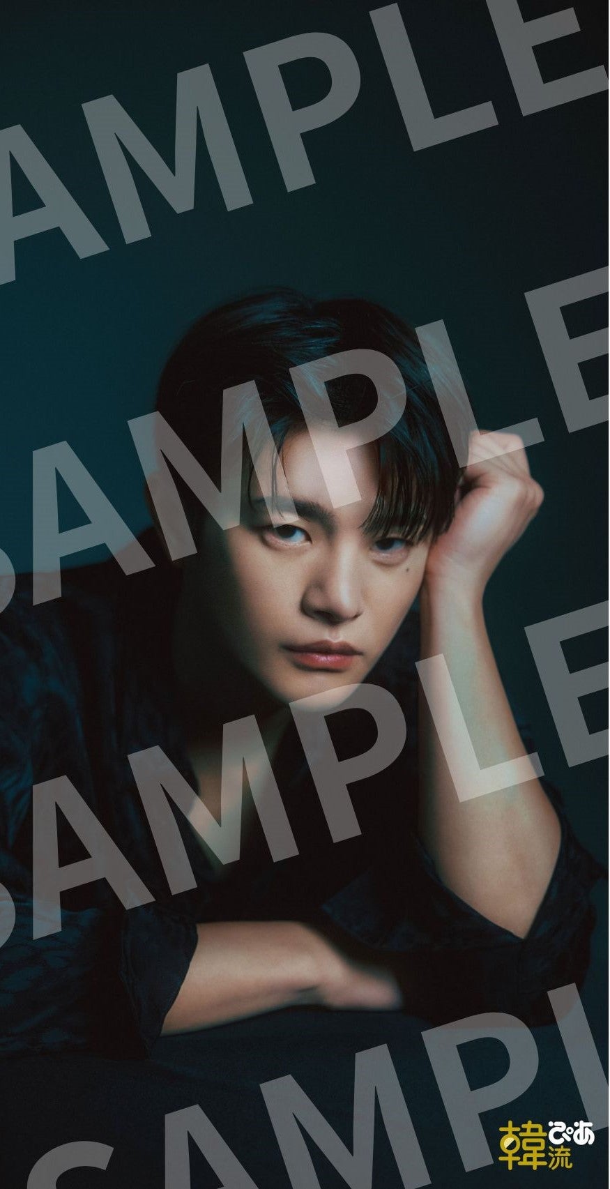 爆発的な人気を誇る俳優兼歌手ソ・イングクが表紙・巻頭に登場！ 韓国