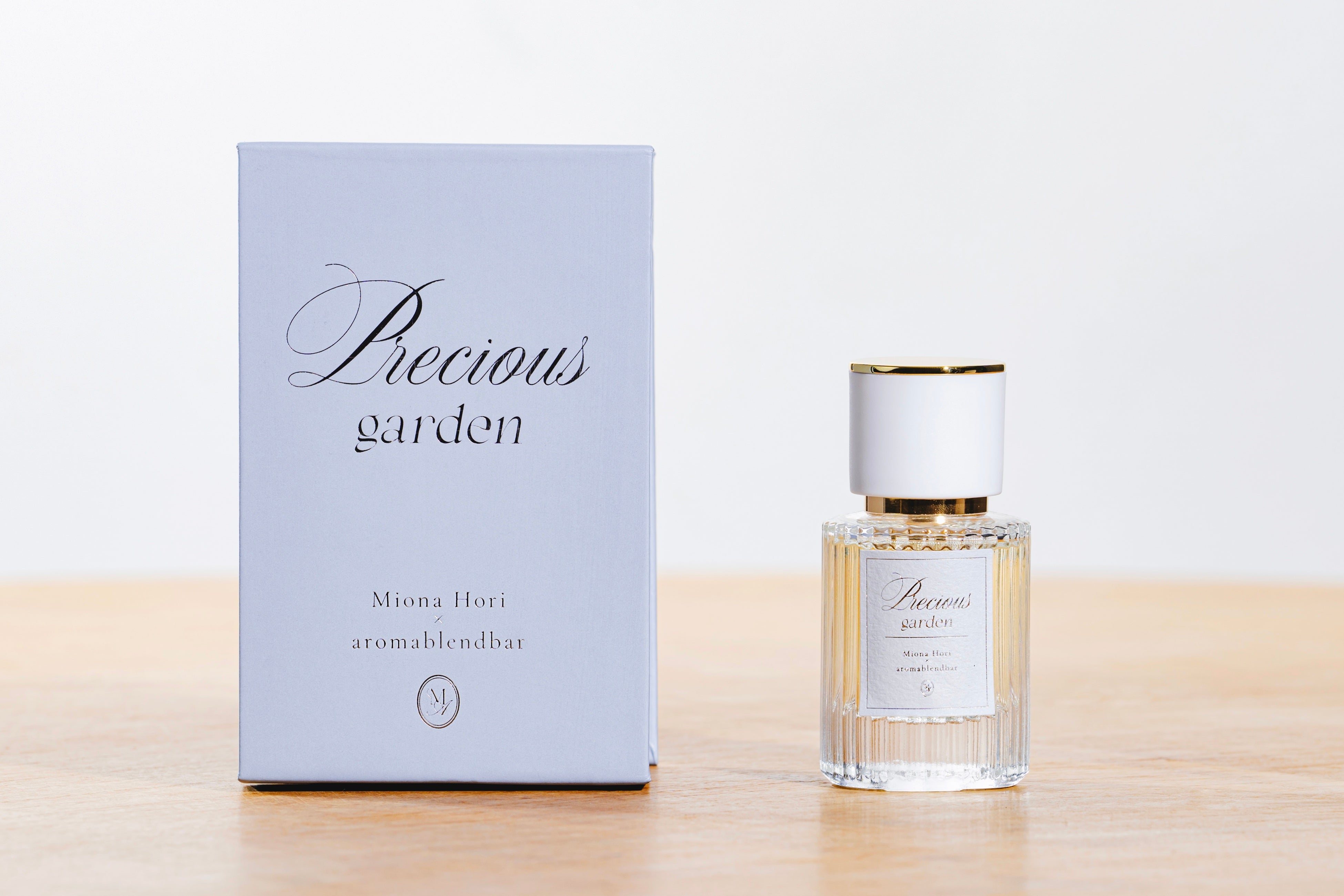 堀 未央奈』×『AROMABLENDBAR』お花と紅茶をテーマにしたコラボ香水を2