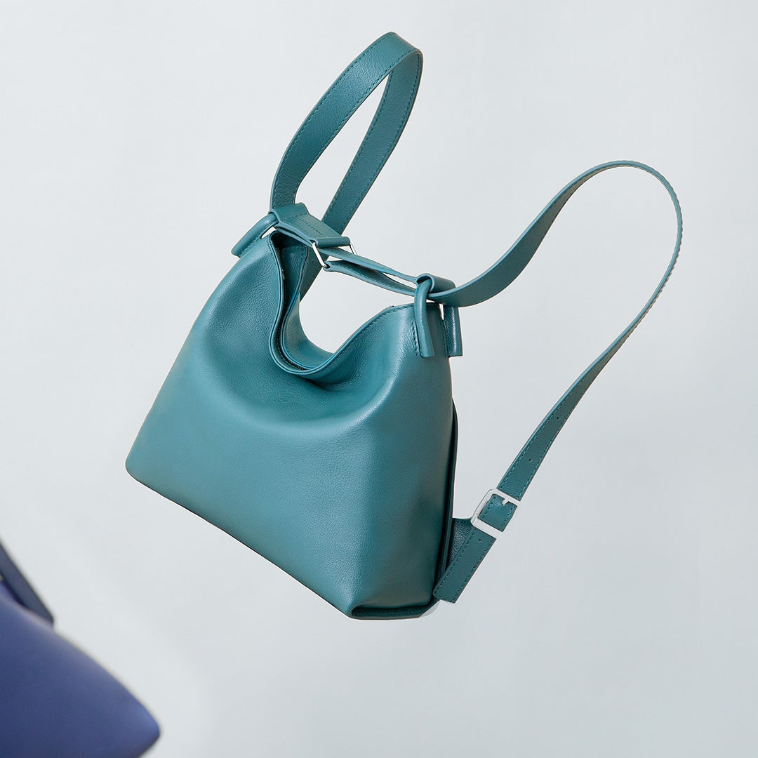 マザーハウスの代表バッグ ”yozora” が、より軽やかに、洗練された