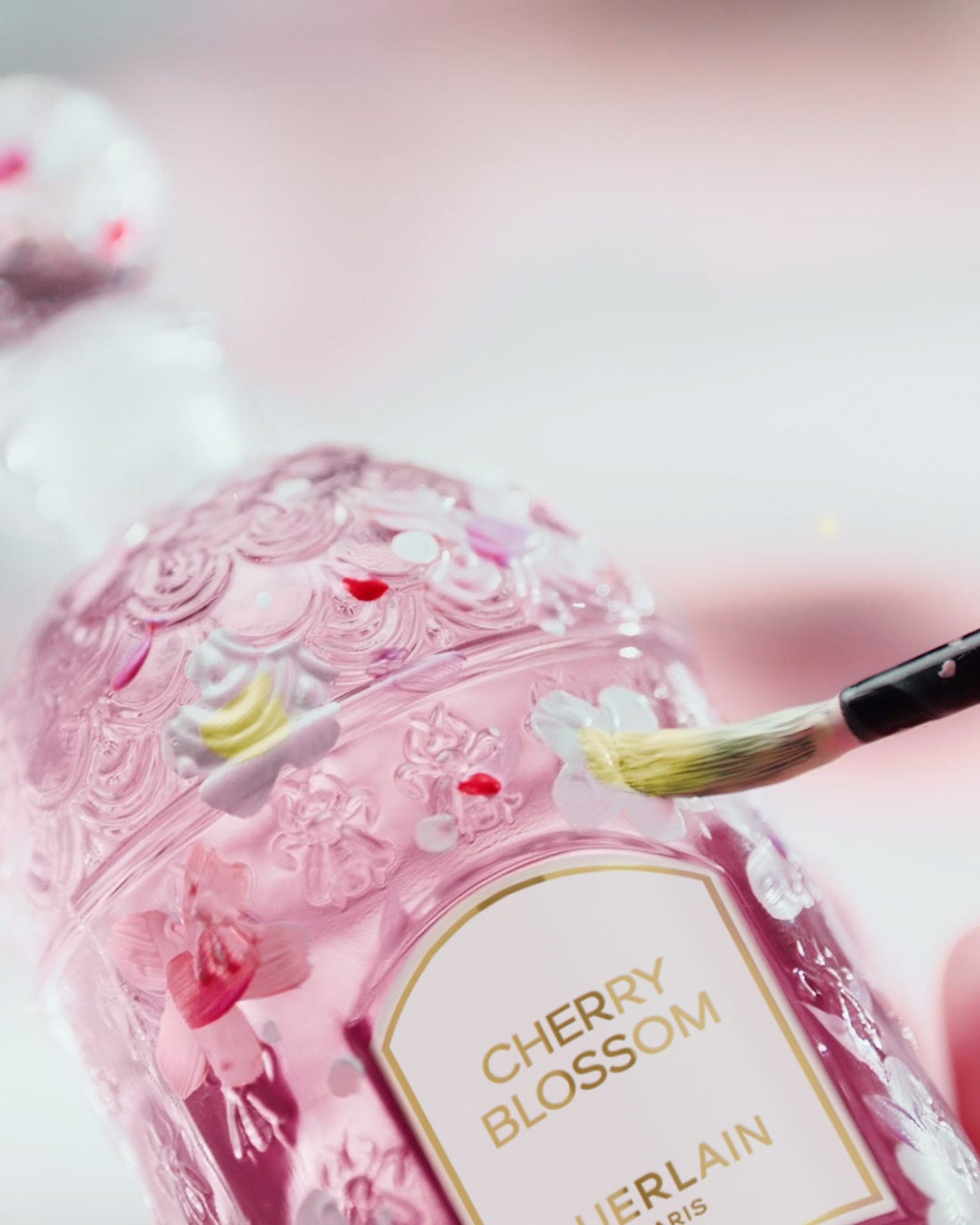 ゲラン】桜の儚い美しさに敬意を表し、誕生したフレグランス〈チェリー