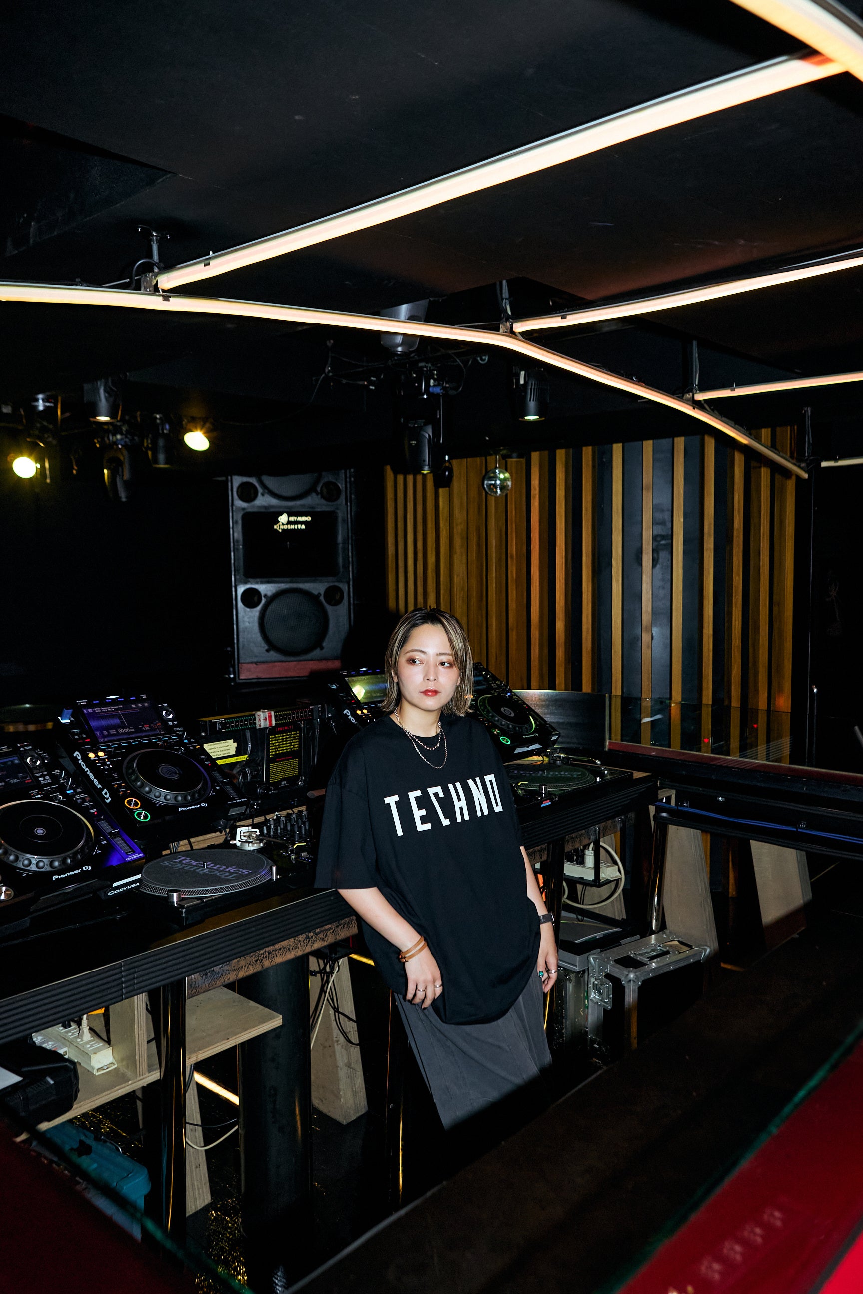 瀧見憲司が主宰するCRUE-L RECORDS (クルーエル・レコード)とWAVE