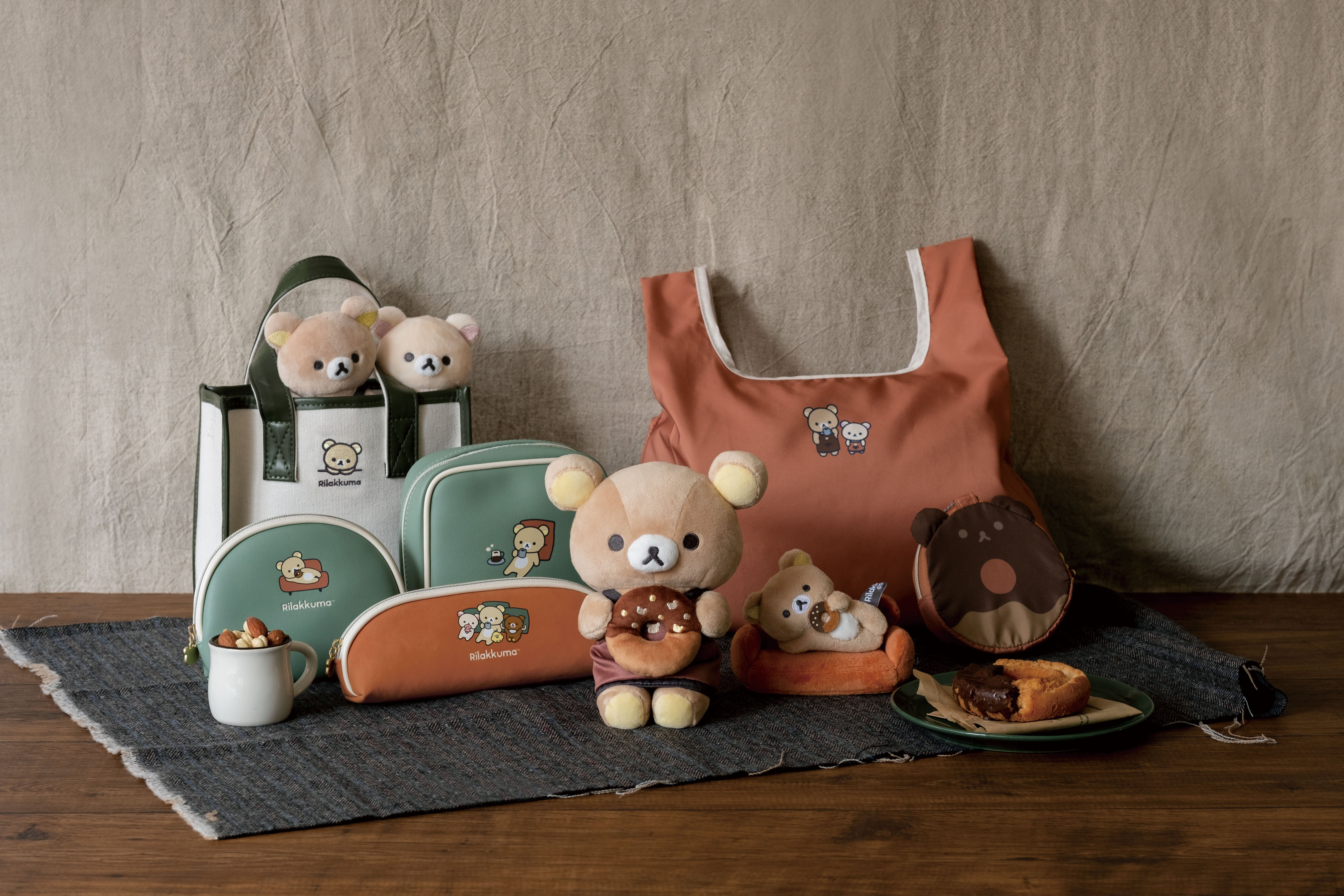 リラックマ新テーマ『BASIC RILAKKUMA HOME CAFÉ』より各種アイテムを