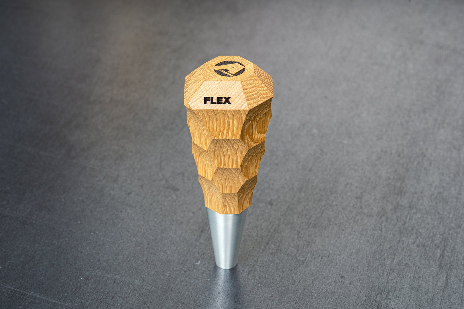 FLEX×asimocrafts】コラボレーションによるハイエース専用オリジナル