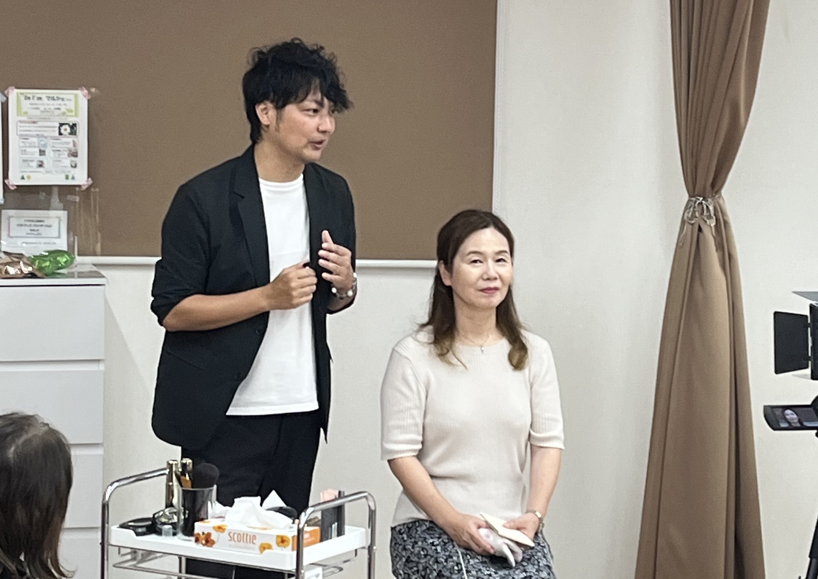 ナリス化粧品 エステテッィクサロンオープンから半世紀 | 株式会社