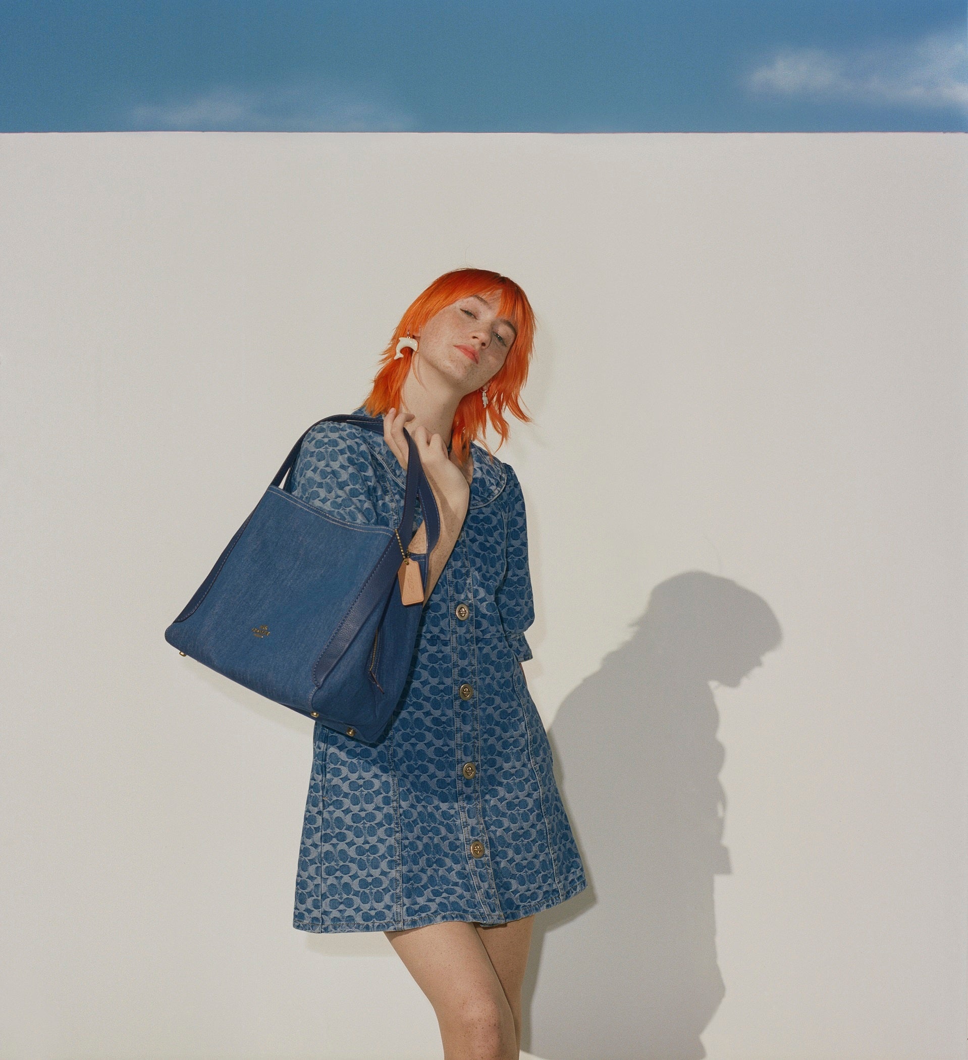 コーチ、 “Denim” コレクションを発売 | タペストリー・ジャパン合同