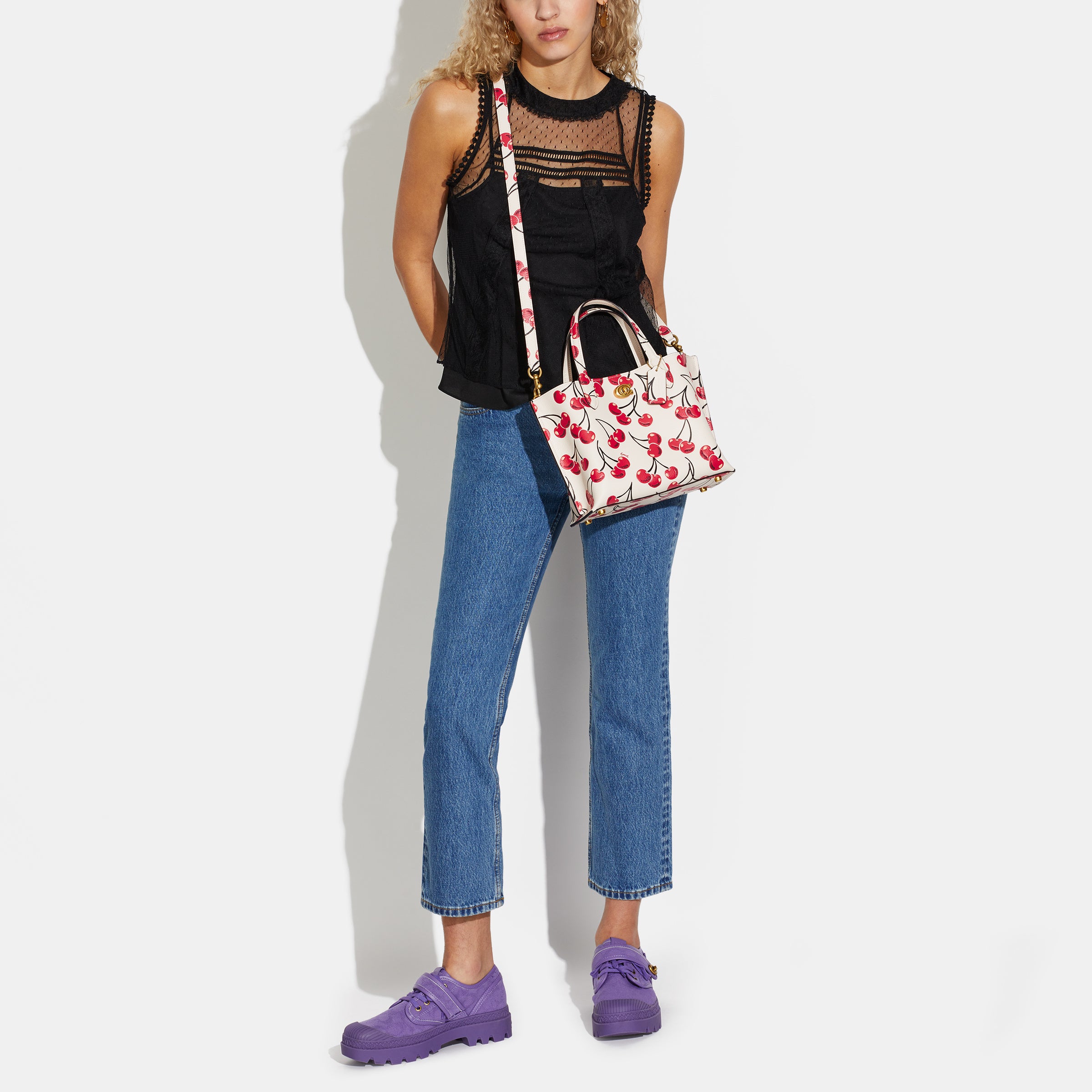 コーチ、 “Cherry” コレクションを発売 | タペストリー・ジャパン合同