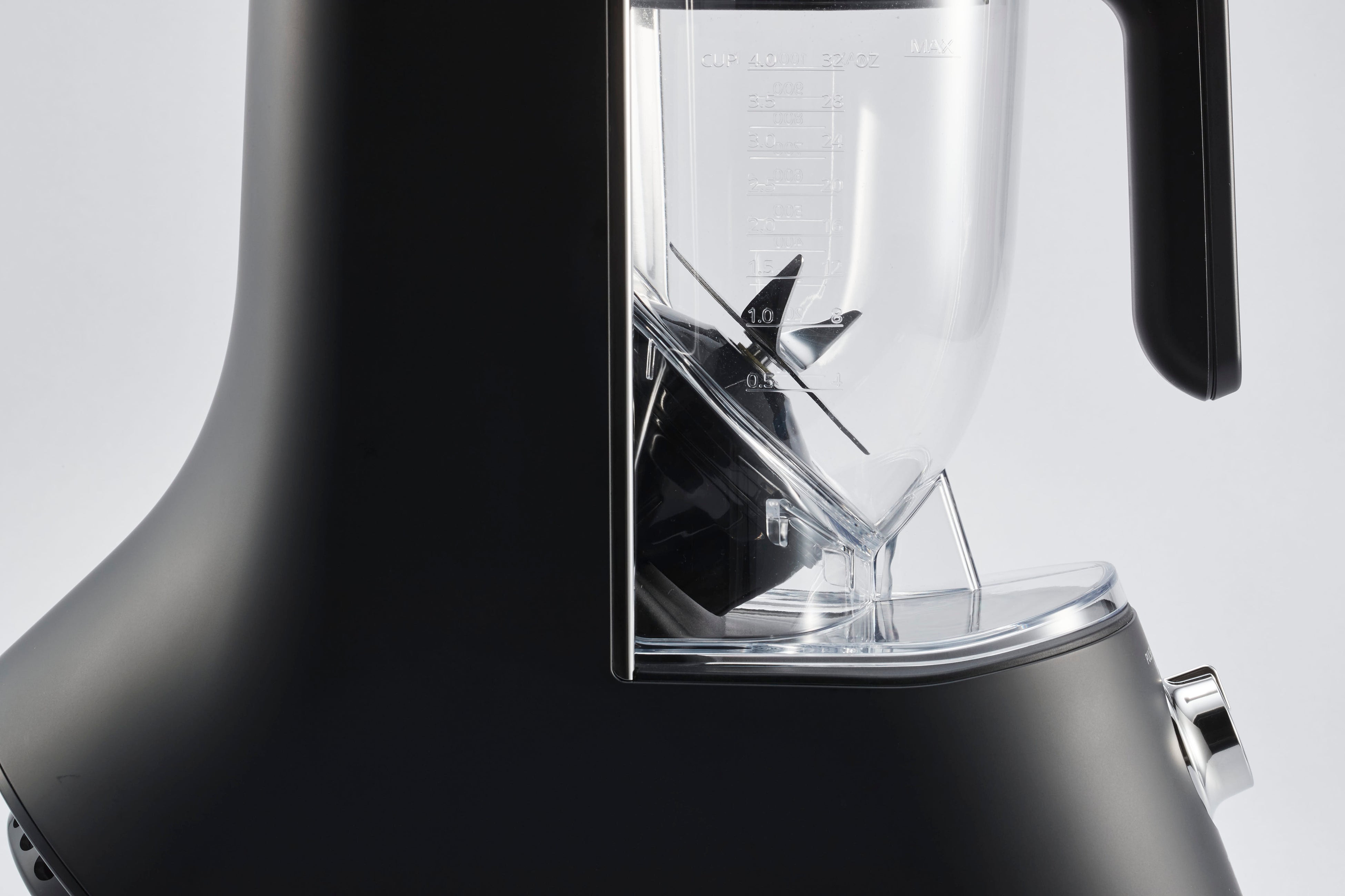 タイガー魔法瓶がプレミアムミキサー市場へ初参入。斜め45度が創り出す