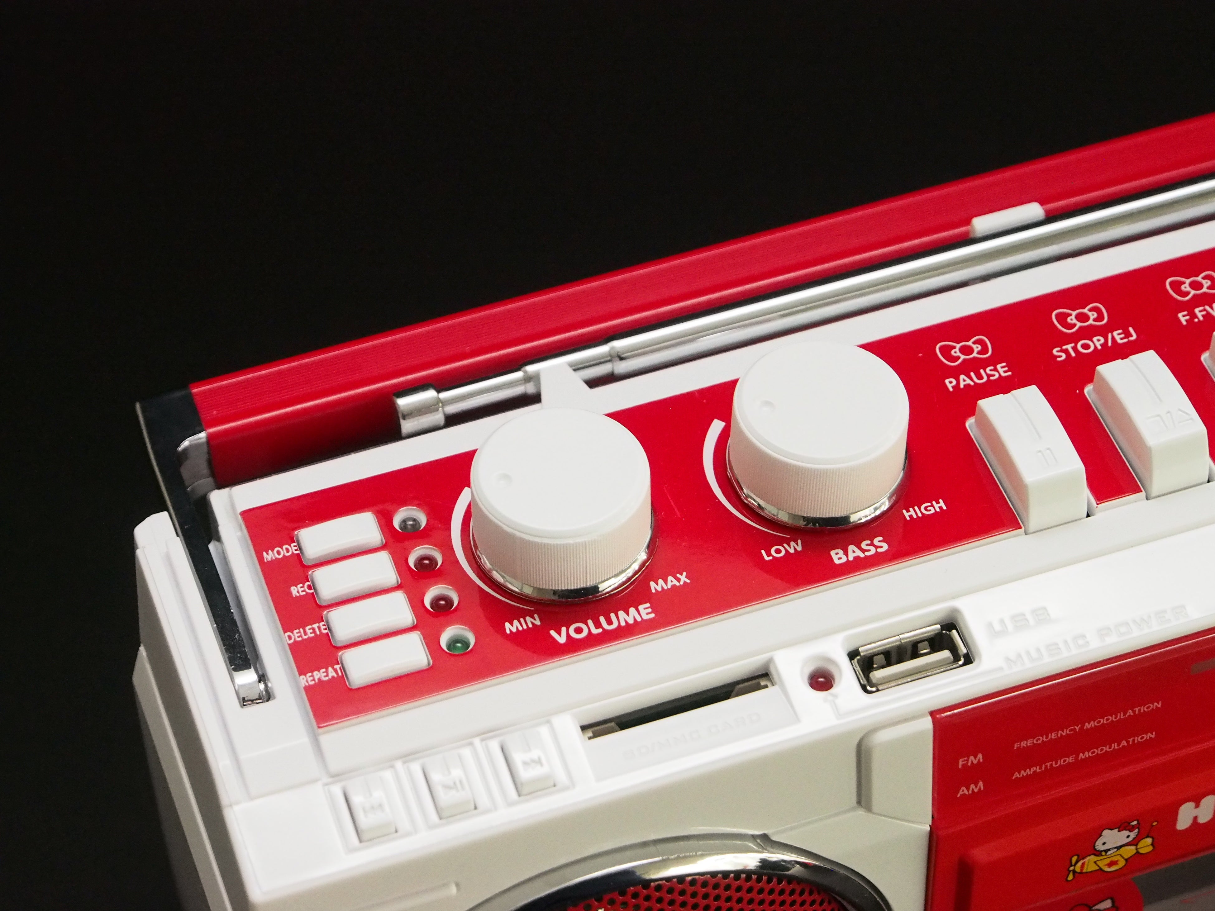 50周年記念デザインの「ハローキティ」のラジカセ「ORION Bluetooth