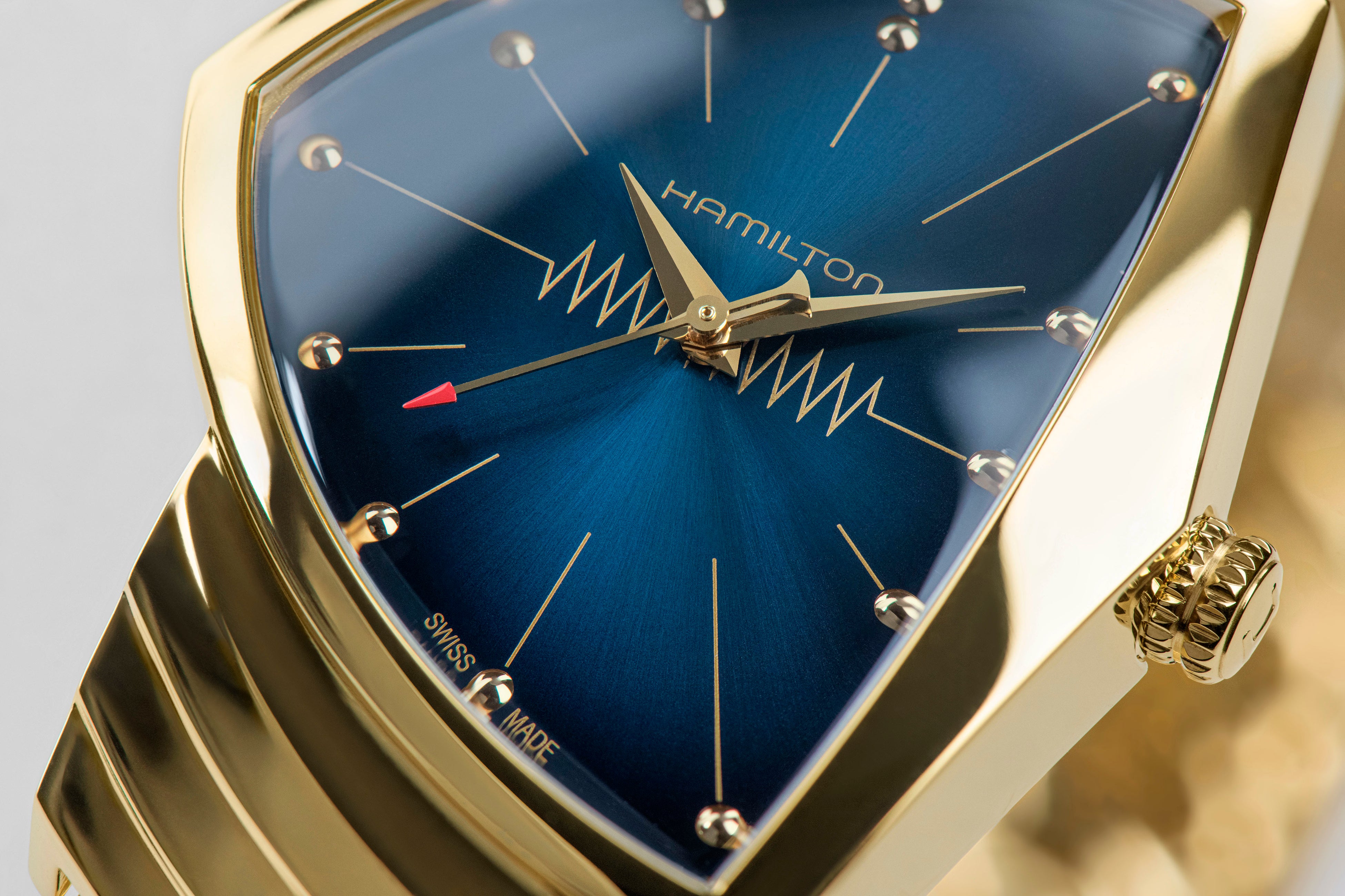 ハミルトン】ブルーを纏う「ベンチュラ」の新作 | スウォッチ グループ