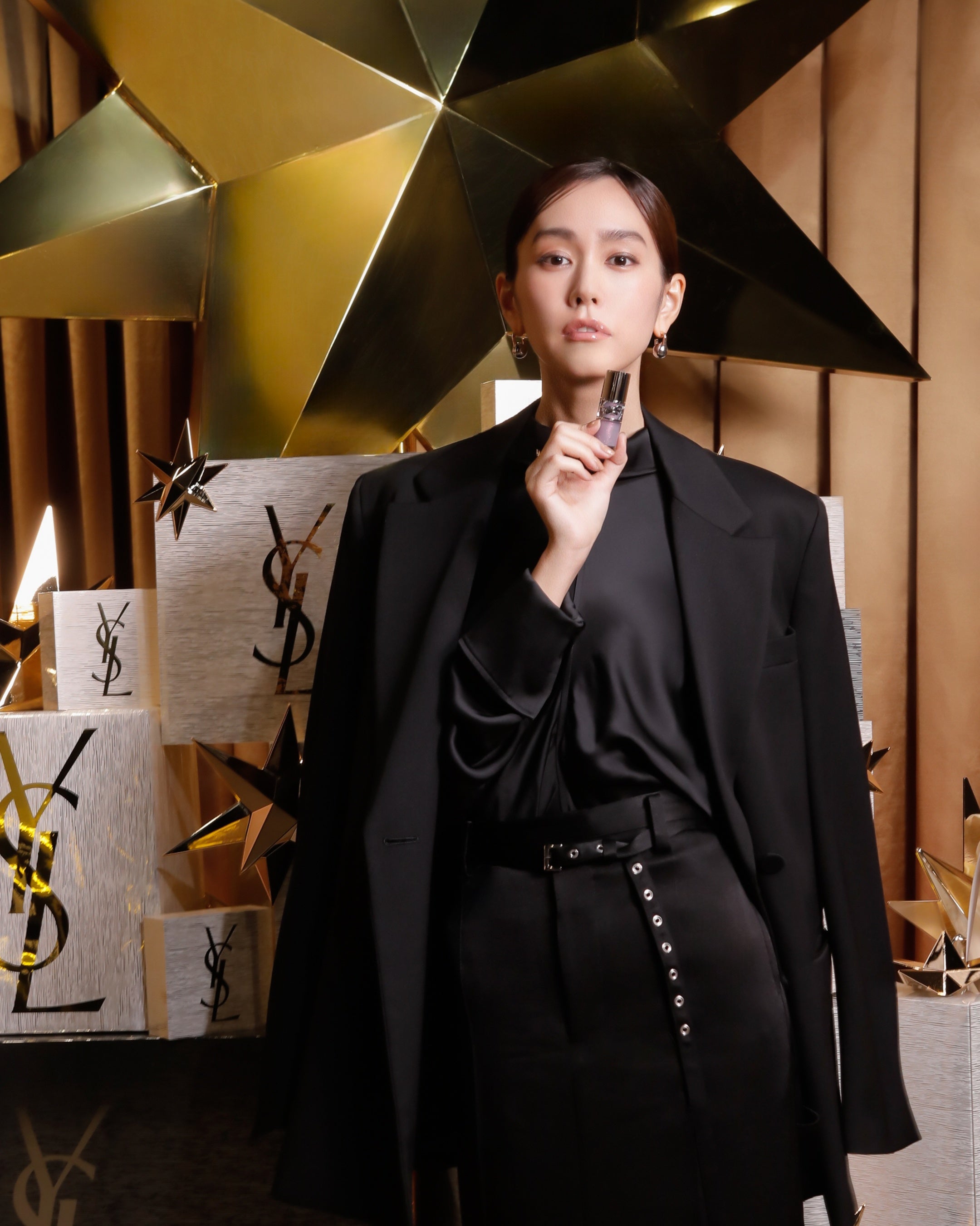 YSL GIFTING WITH LOVE」 YSLと一緒に心躍るギフトを選んで。桐谷美玲