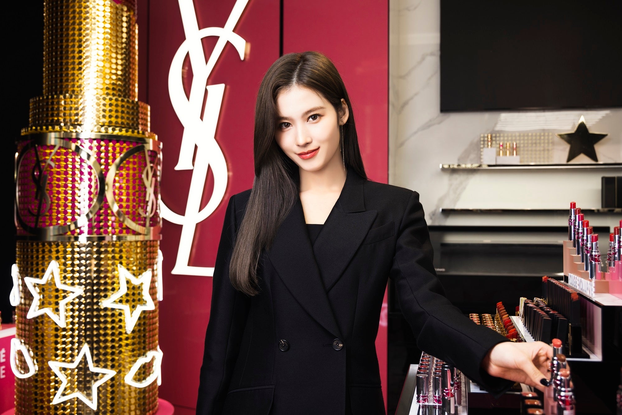 3周年を迎えるYSL BEAUTY 表参道 フラッグシップ ブティックにTWICE