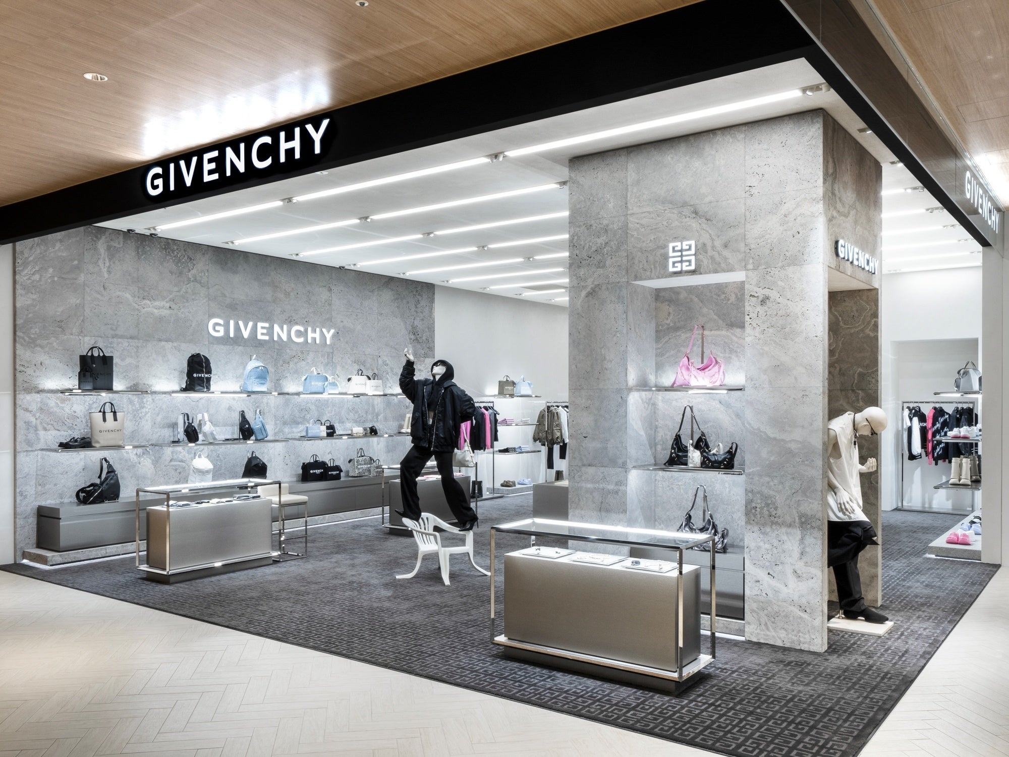 ジバンシィ 渋谷スクランブルスクエアがリニューアルオープン | LVMH