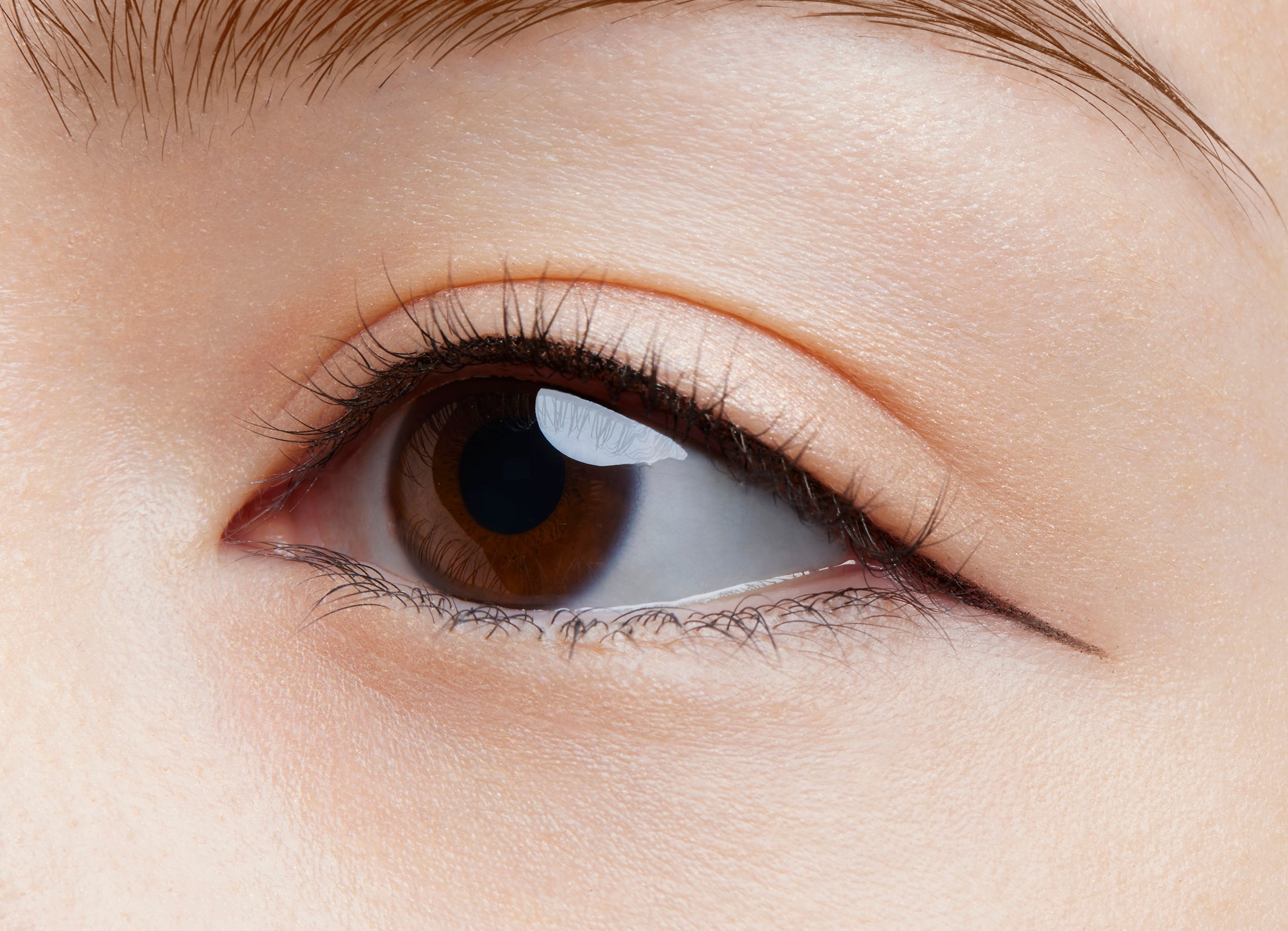 セブン‐イレブンで販売中の「パラドゥ」から、リキッドアイライナーに