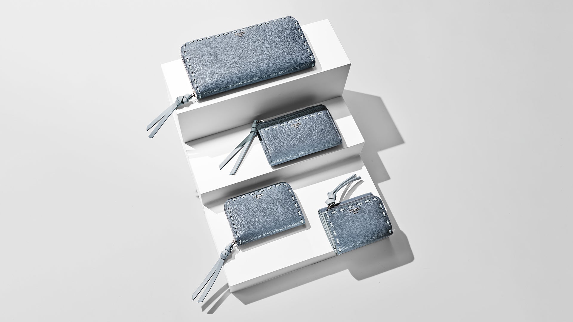 フェンディ、12月の最強開運日におすすめの新作スモールレザーグッズを