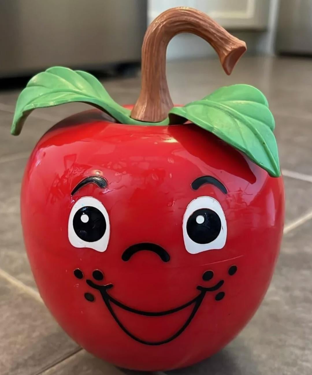 Happy Apple - Fisher Price (1972) : r/nostalgia