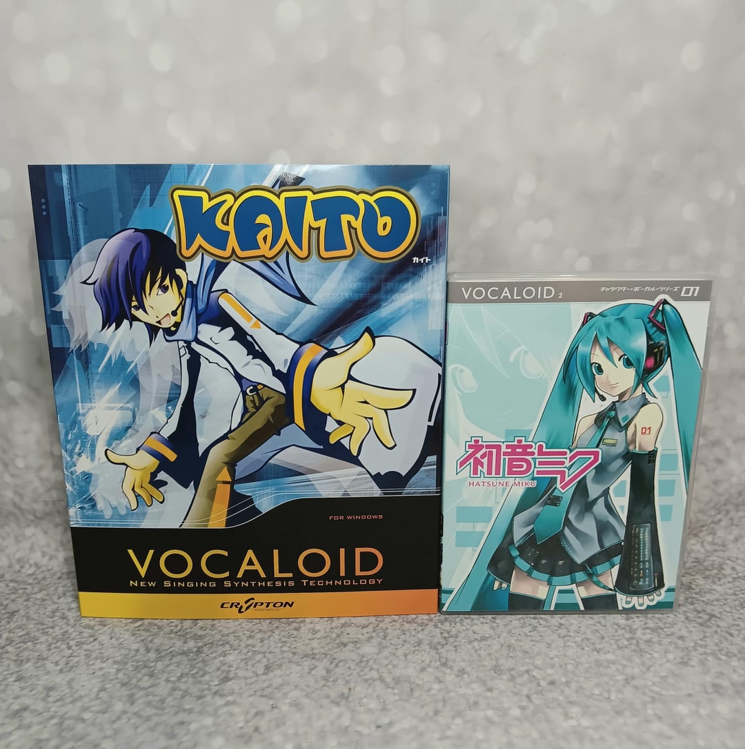 最近買った2つ、KAITO V1とミクV2！ : r/Vocaloid