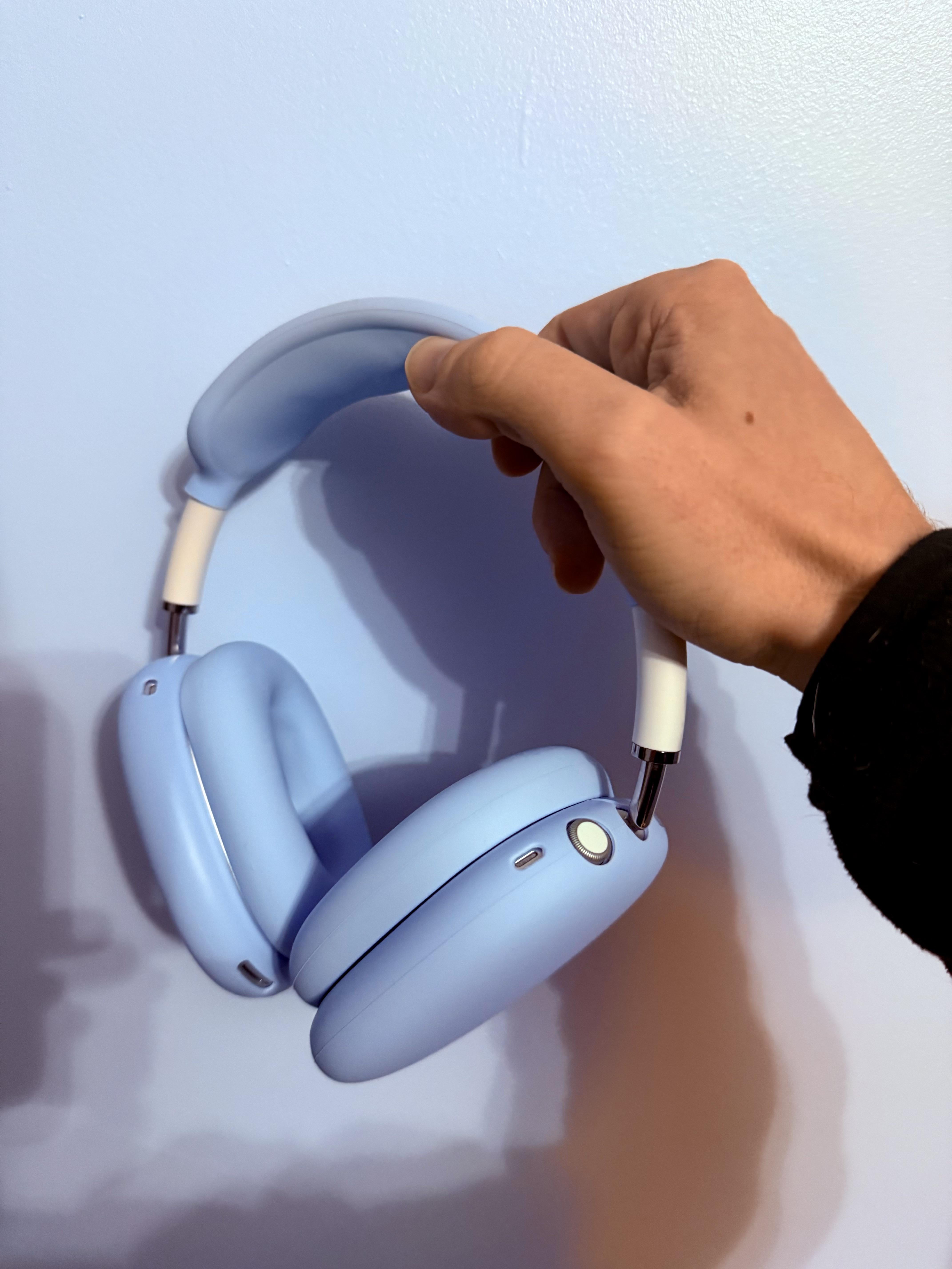 Silver AirPod max (lightning) with blue covers : r/Airpodsmax