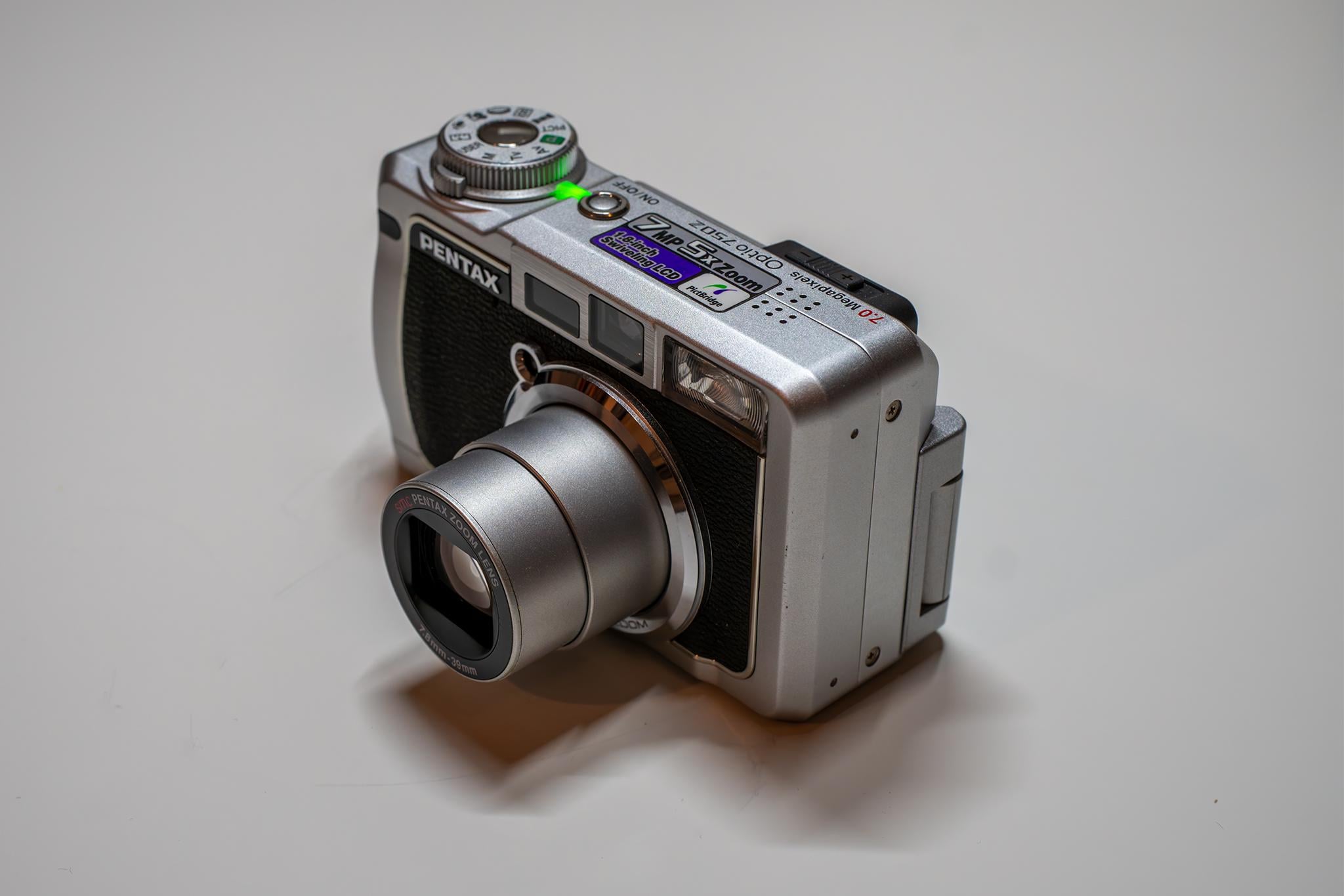 Pentax Optio 750Z (2004, 7 Megapixel CCD sensor) : r