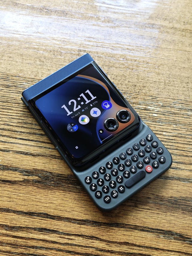 Razr 2025 and Clicks : r/ClicksKeyboard